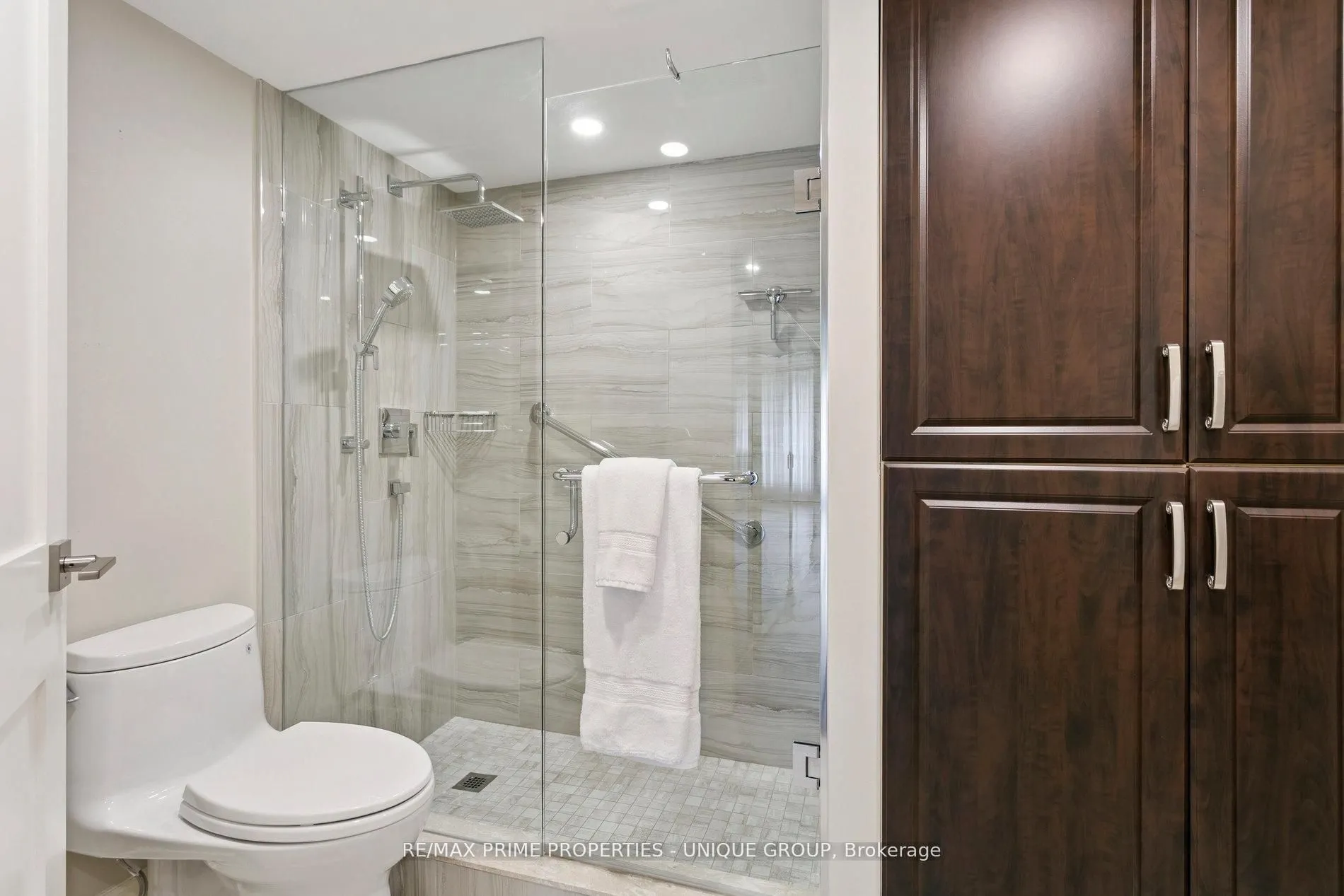 2010 Islington Avenue, #405