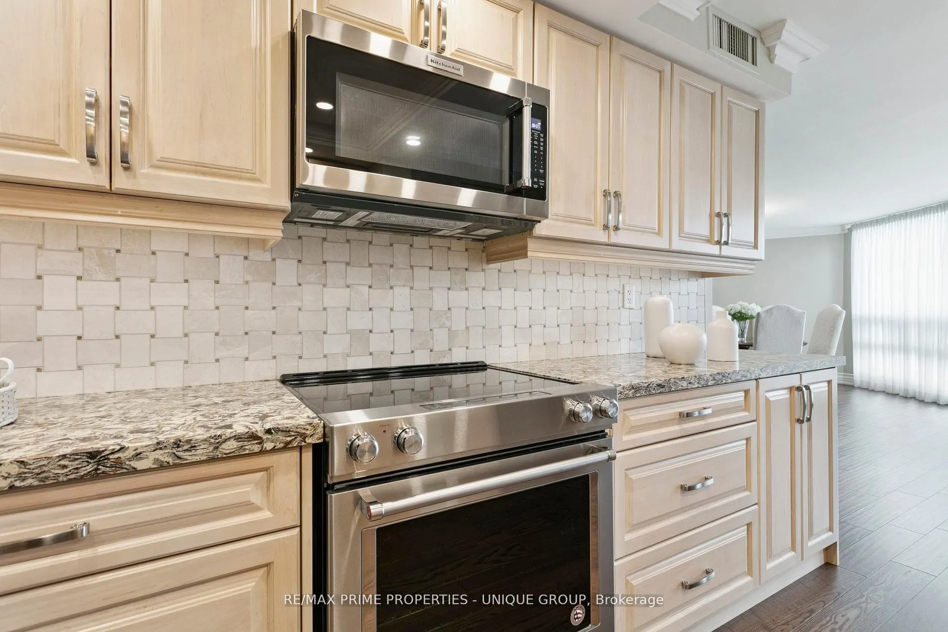 2010 Islington Avenue, #405