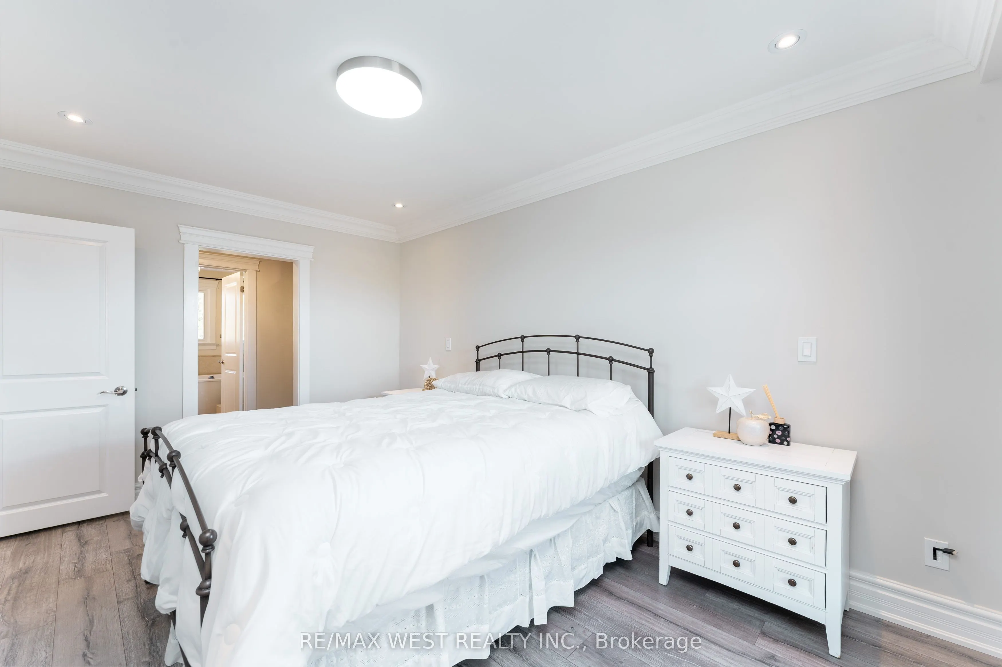 70 Wheatsheaf Crescent