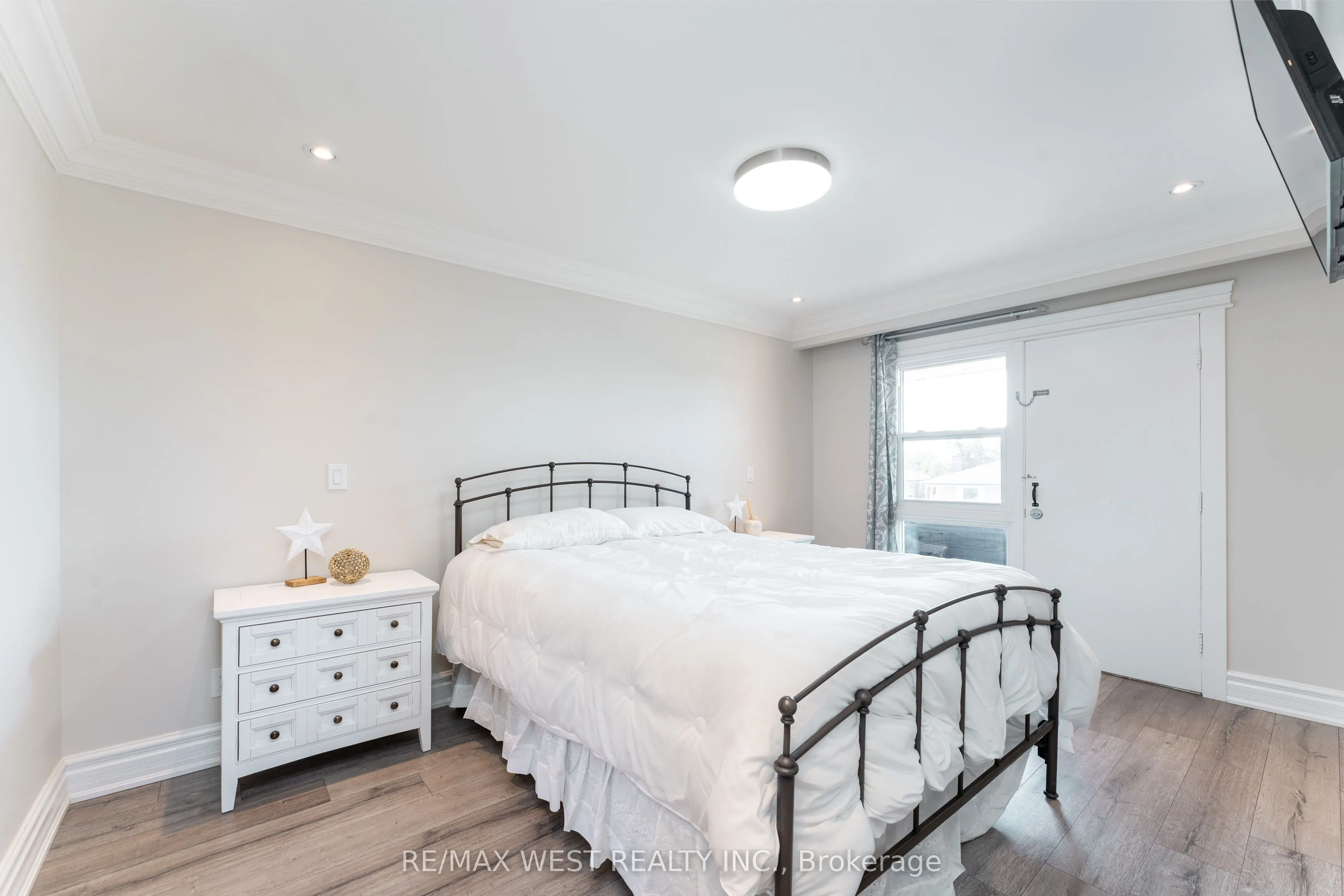 70 Wheatsheaf Crescent