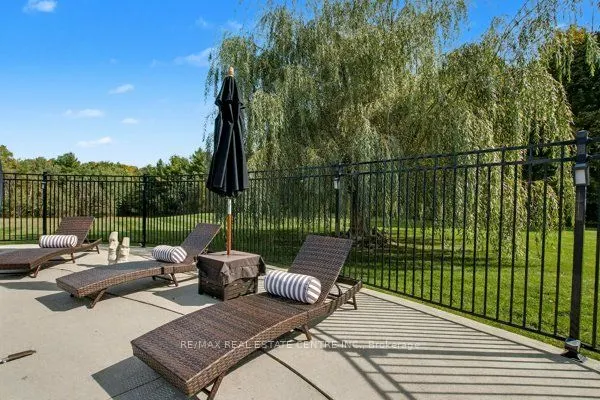 16 Deer Run Crescent