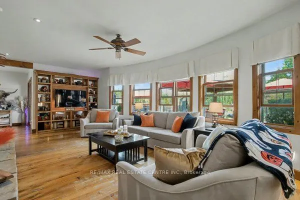16 Deer Run Crescent