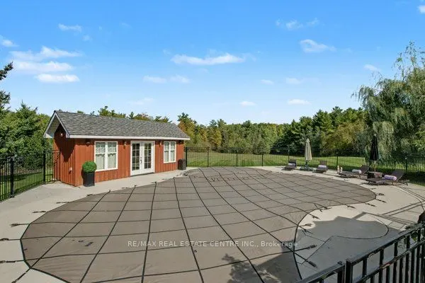 16 Deer Run Crescent