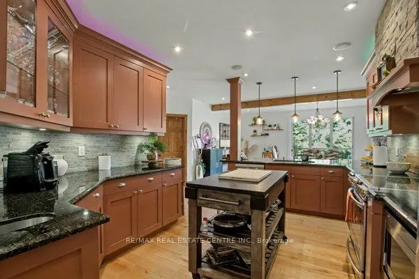 16 Deer Run Crescent