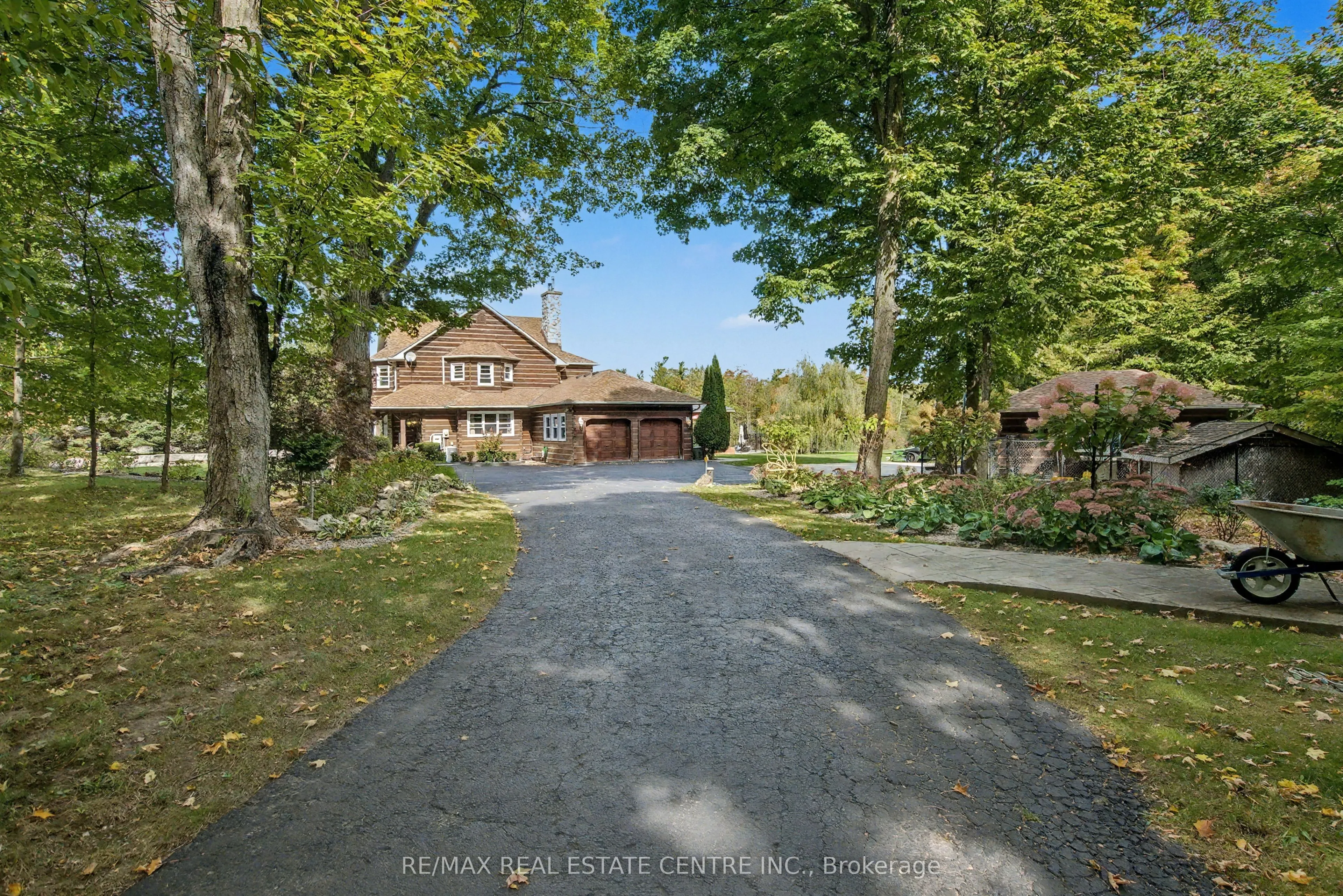 16 Deer Run Crescent