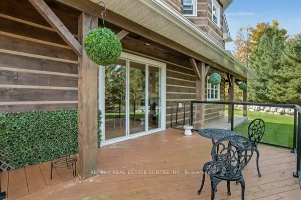 16 Deer Run Crescent