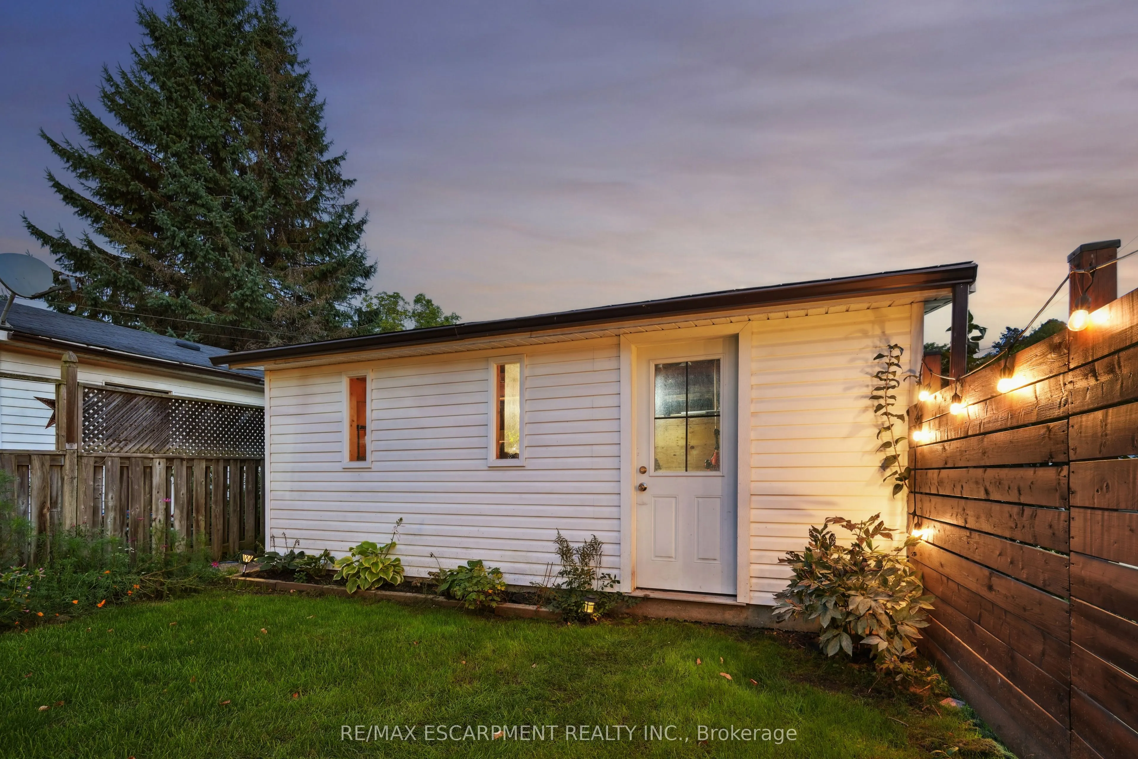 2055 Embleton Road