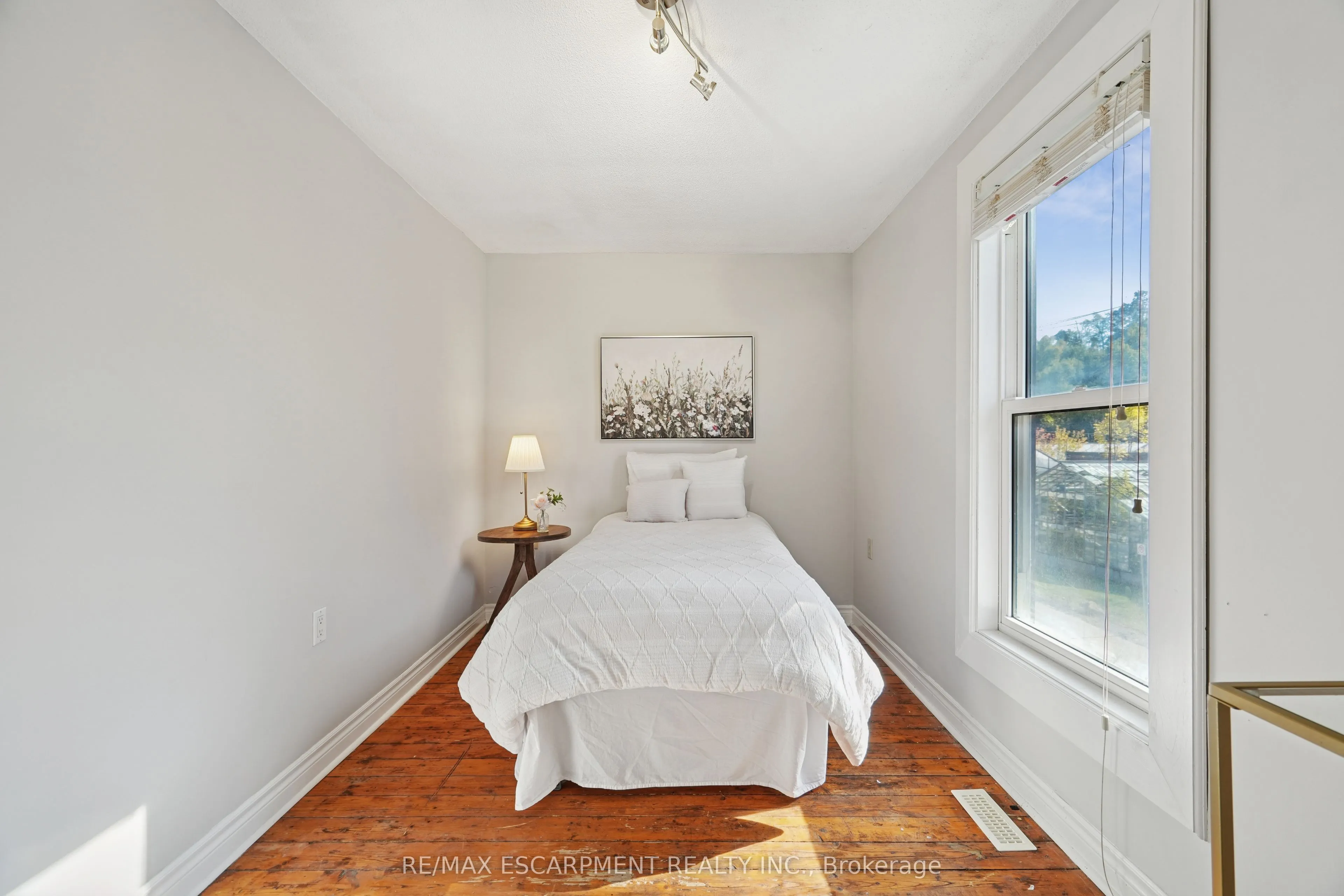 2055 Embleton Road