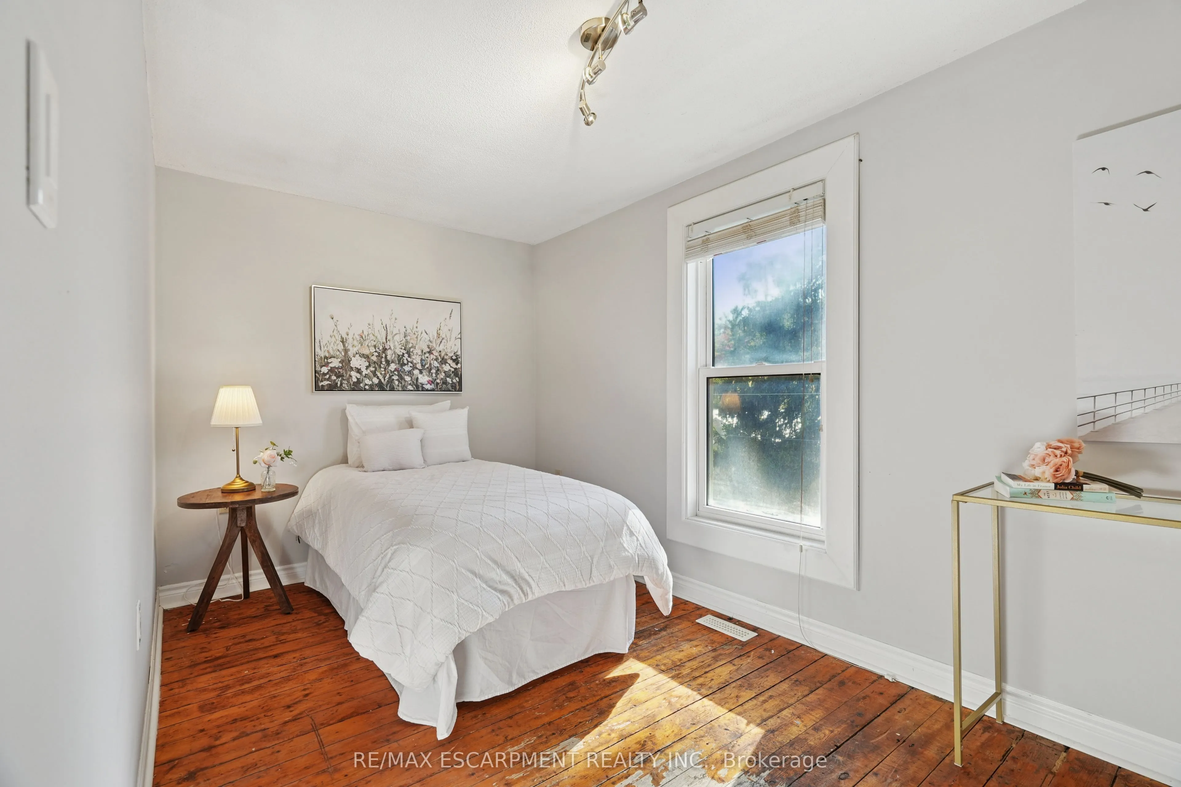 2055 Embleton Road