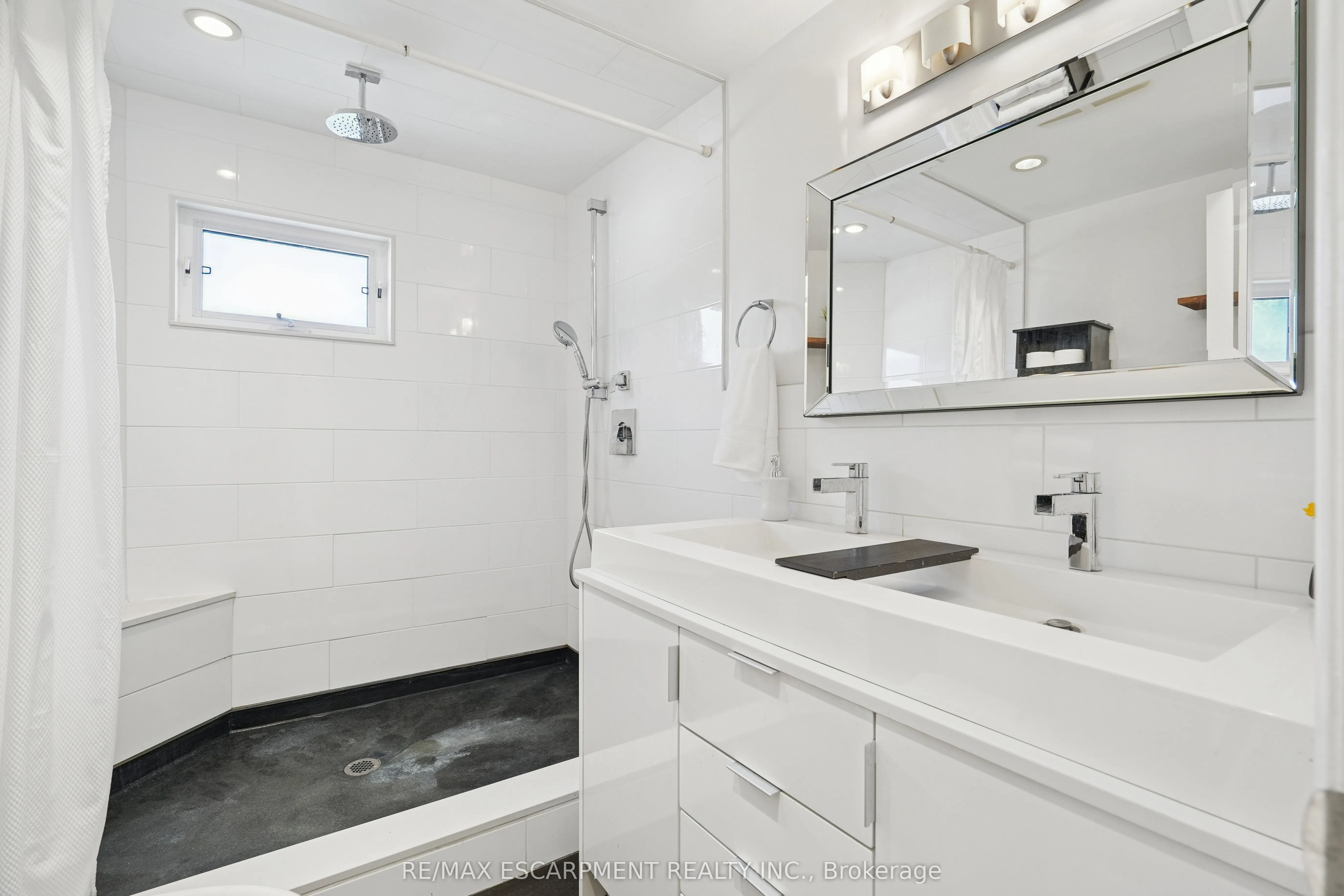 2055 Embleton Road