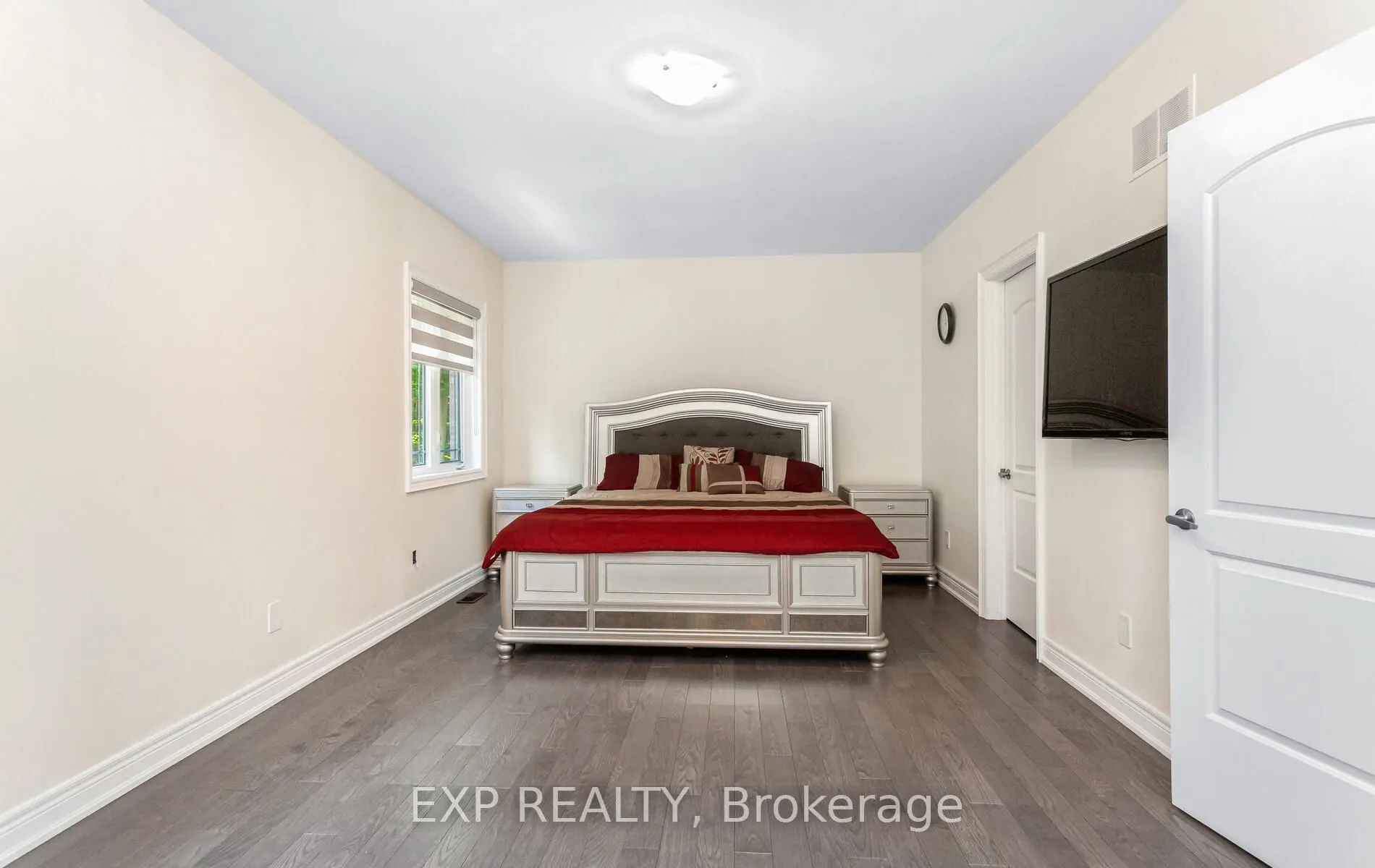 32 Daisy Meadow Crescent