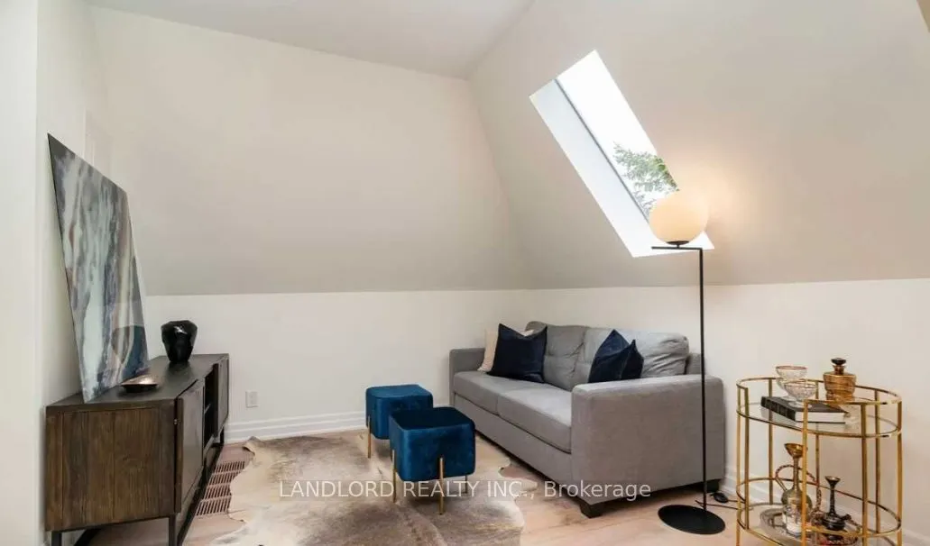 121 Sorauren Avenue, #3