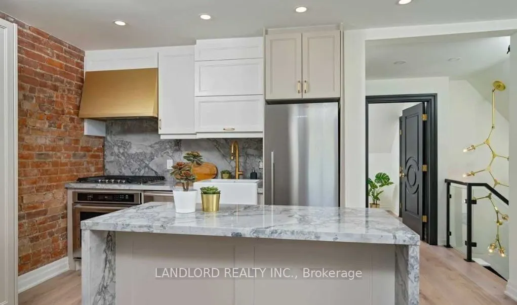 121 Sorauren Avenue, #3
