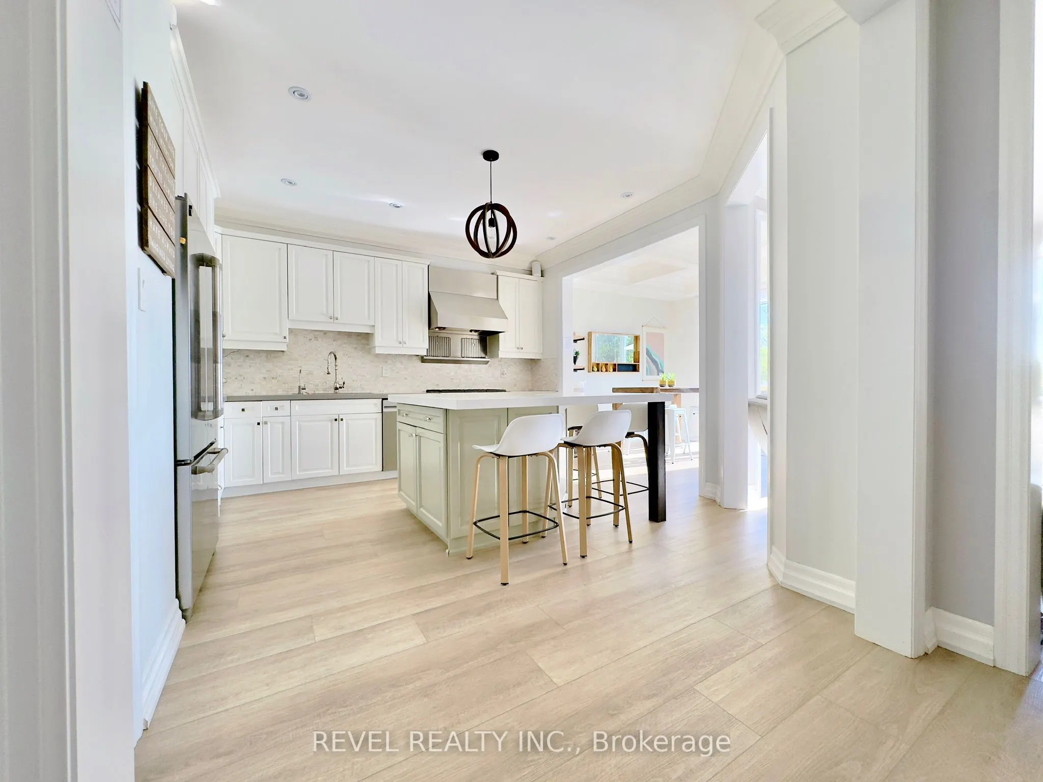 390 Gosford Crescent
