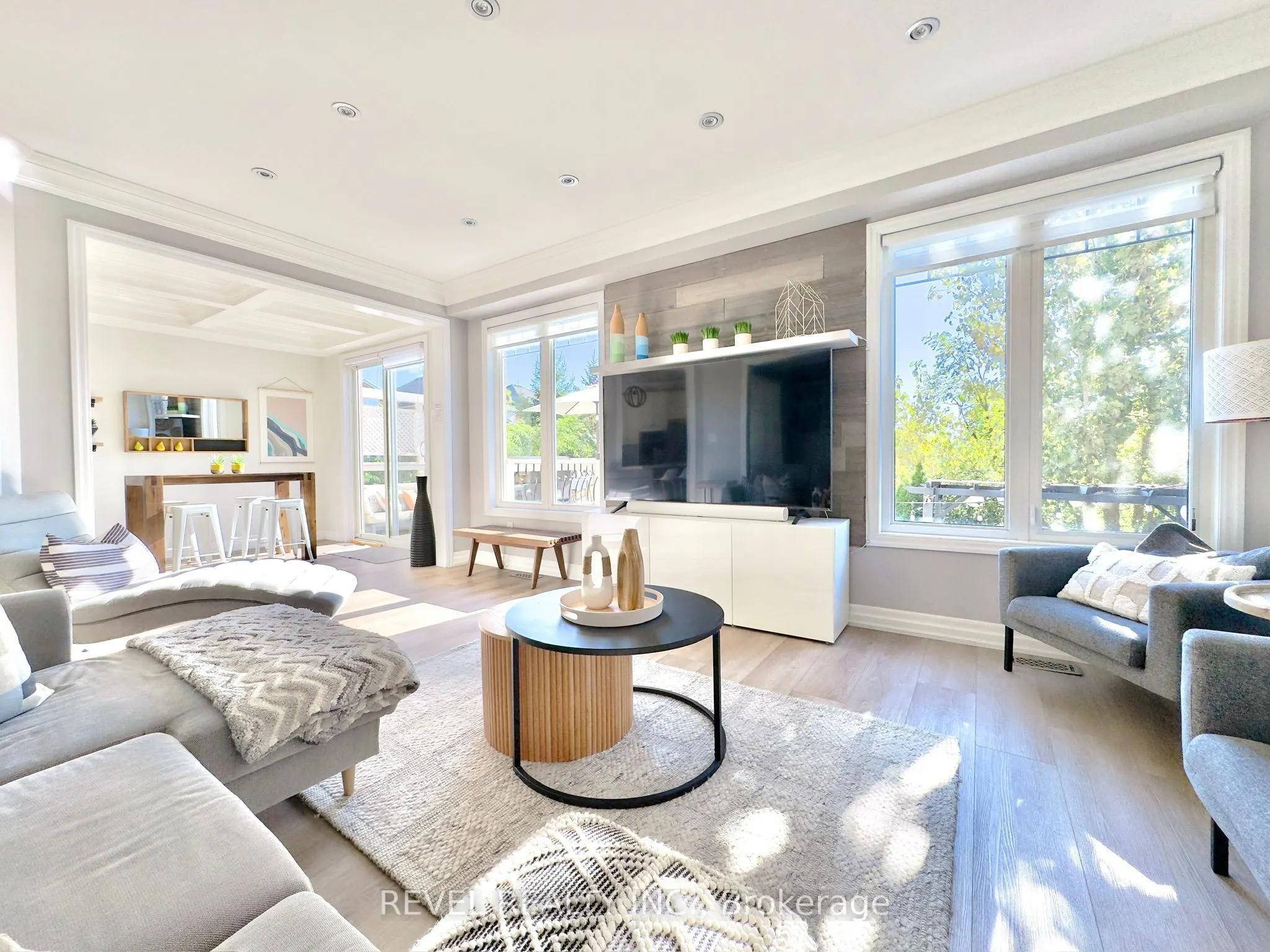 390 Gosford Crescent