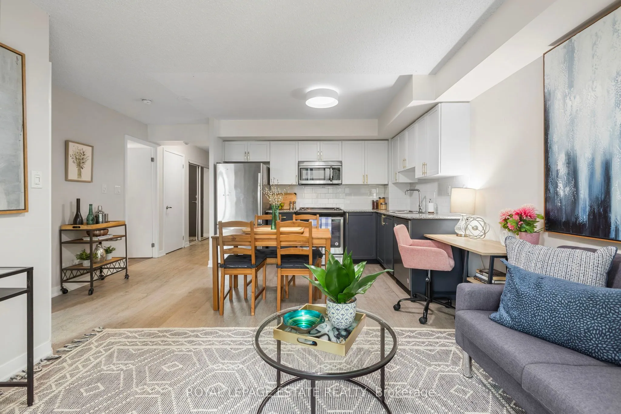 816 Lansdowne Avenue, #206