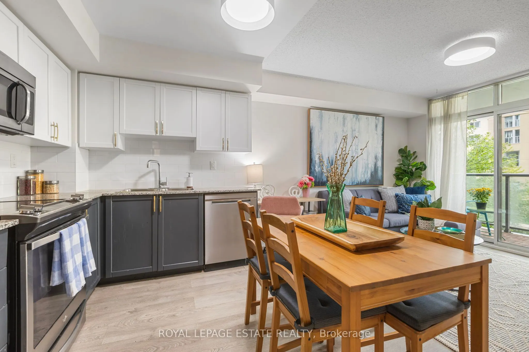 816 Lansdowne Avenue, #206