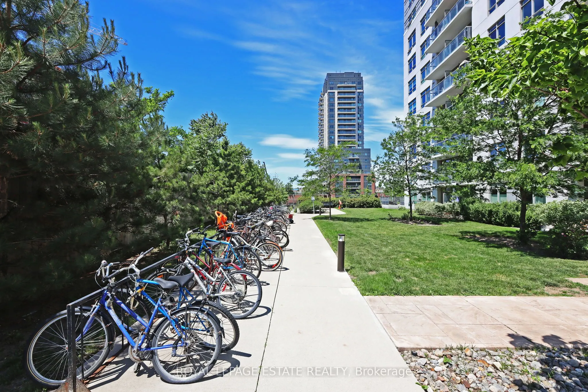 816 Lansdowne Avenue, #206