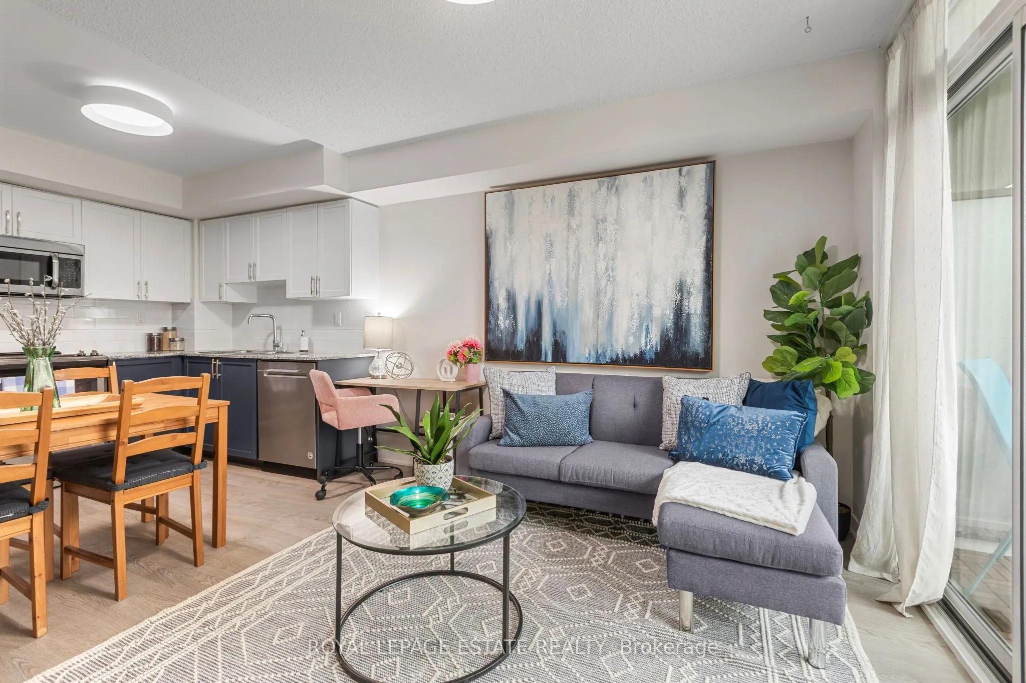 816 Lansdowne Avenue, #206