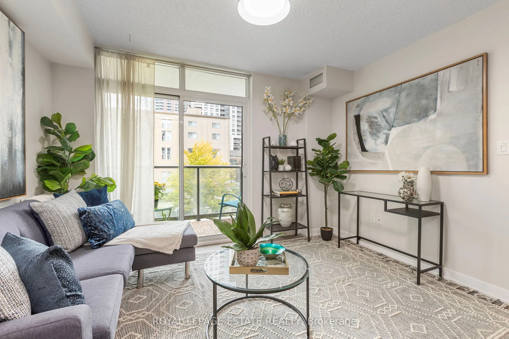 816 Lansdowne Avenue, #206