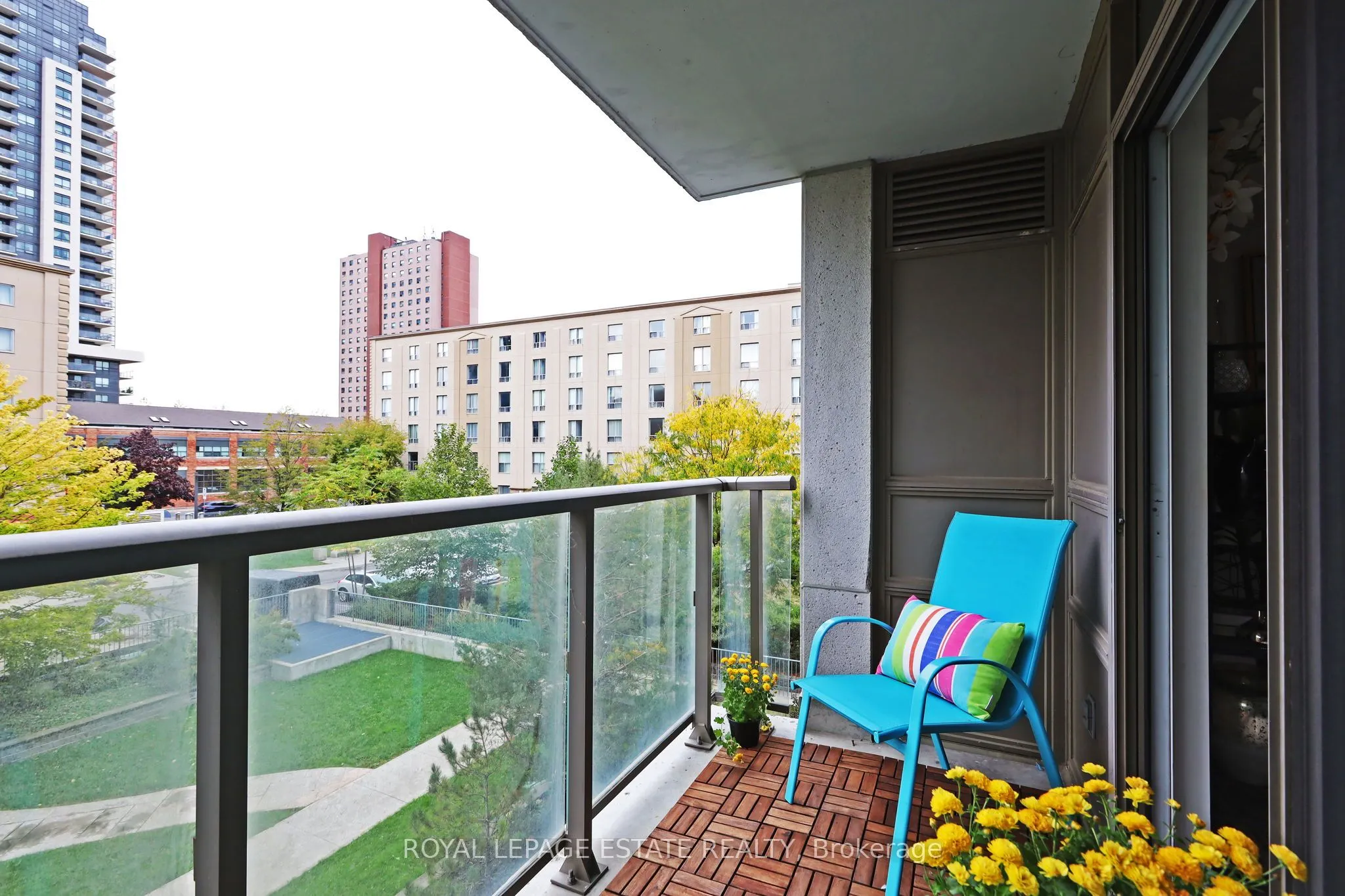 816 Lansdowne Avenue, #206