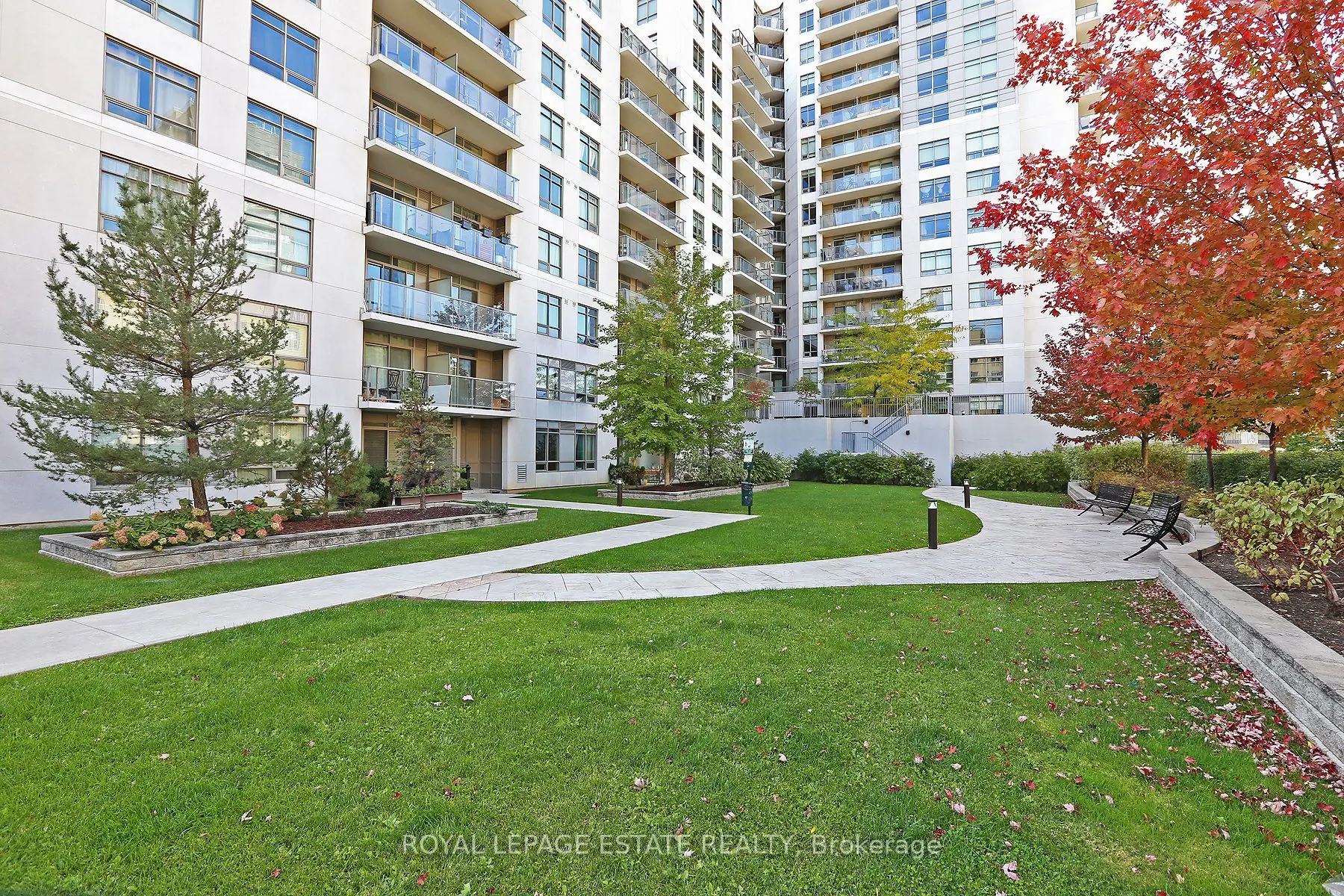 816 Lansdowne Avenue, #206
