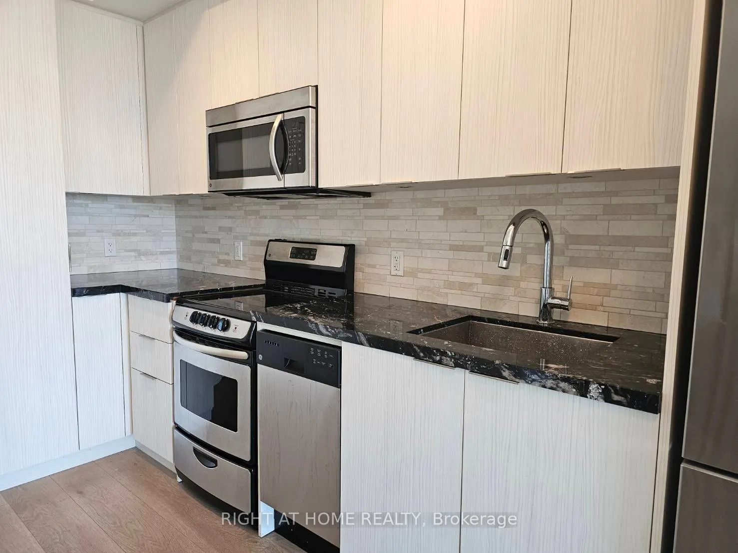 56 Annie Craig Drive, #2506
