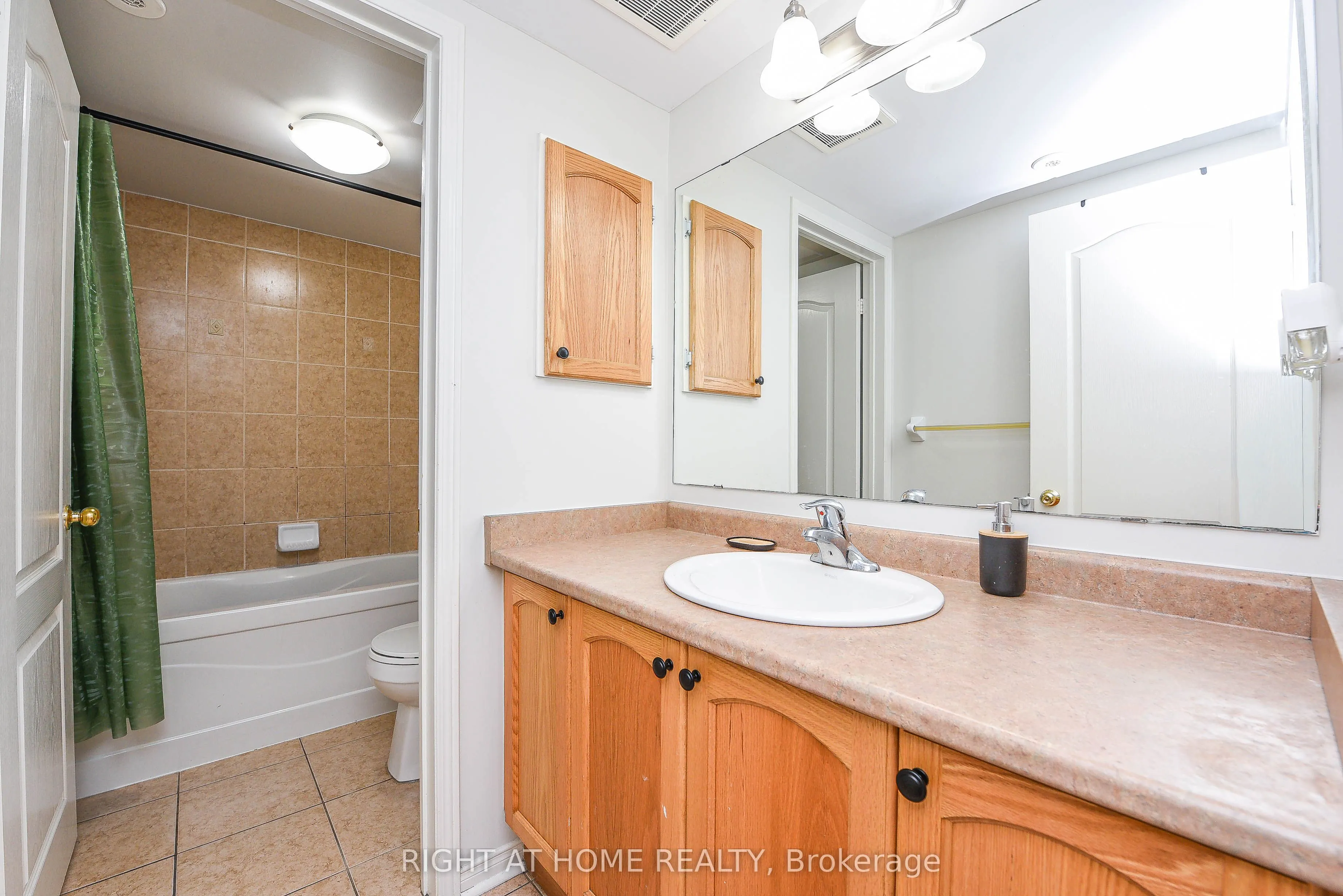 3335 Thomas Street, #13