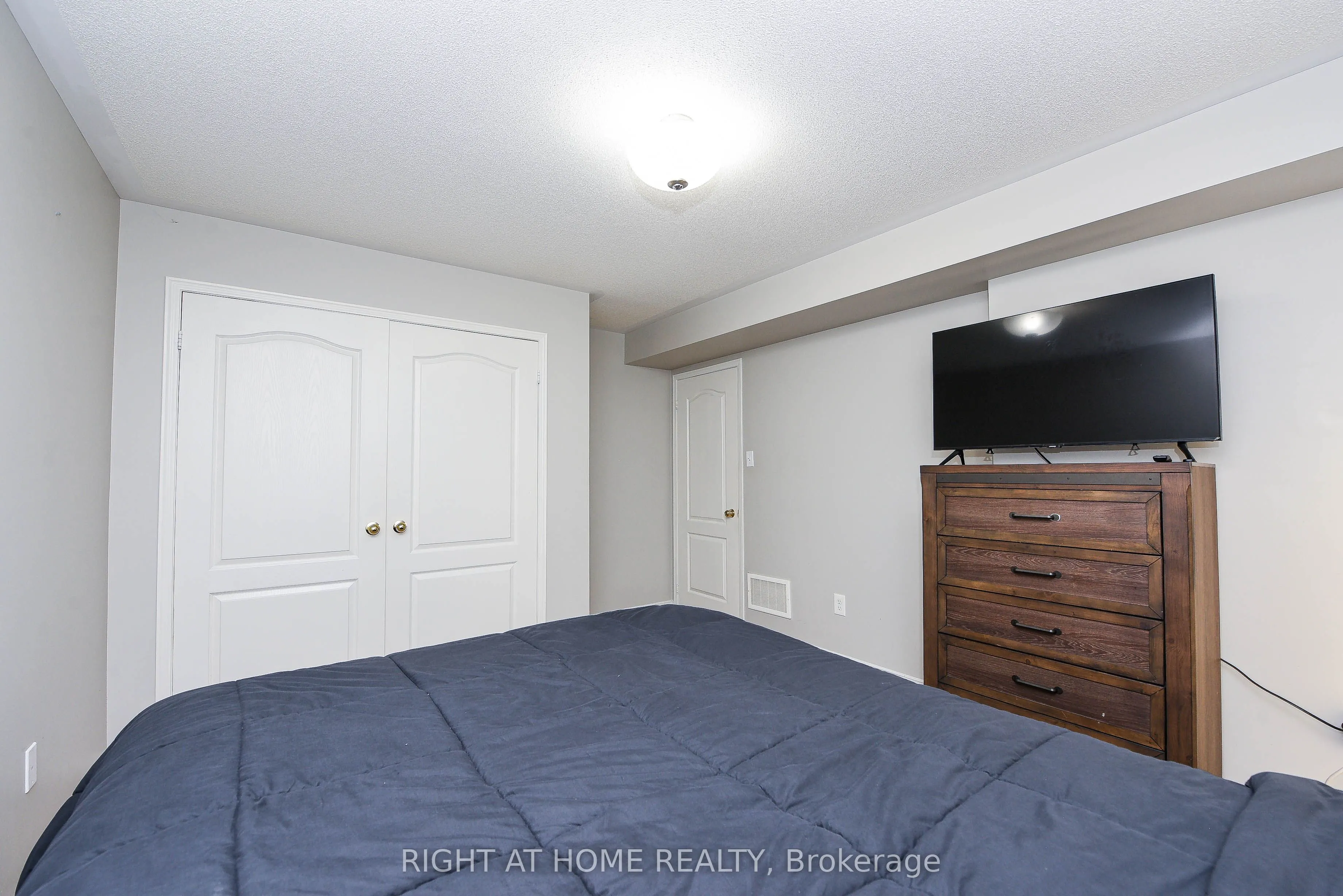 3335 Thomas Street, #13