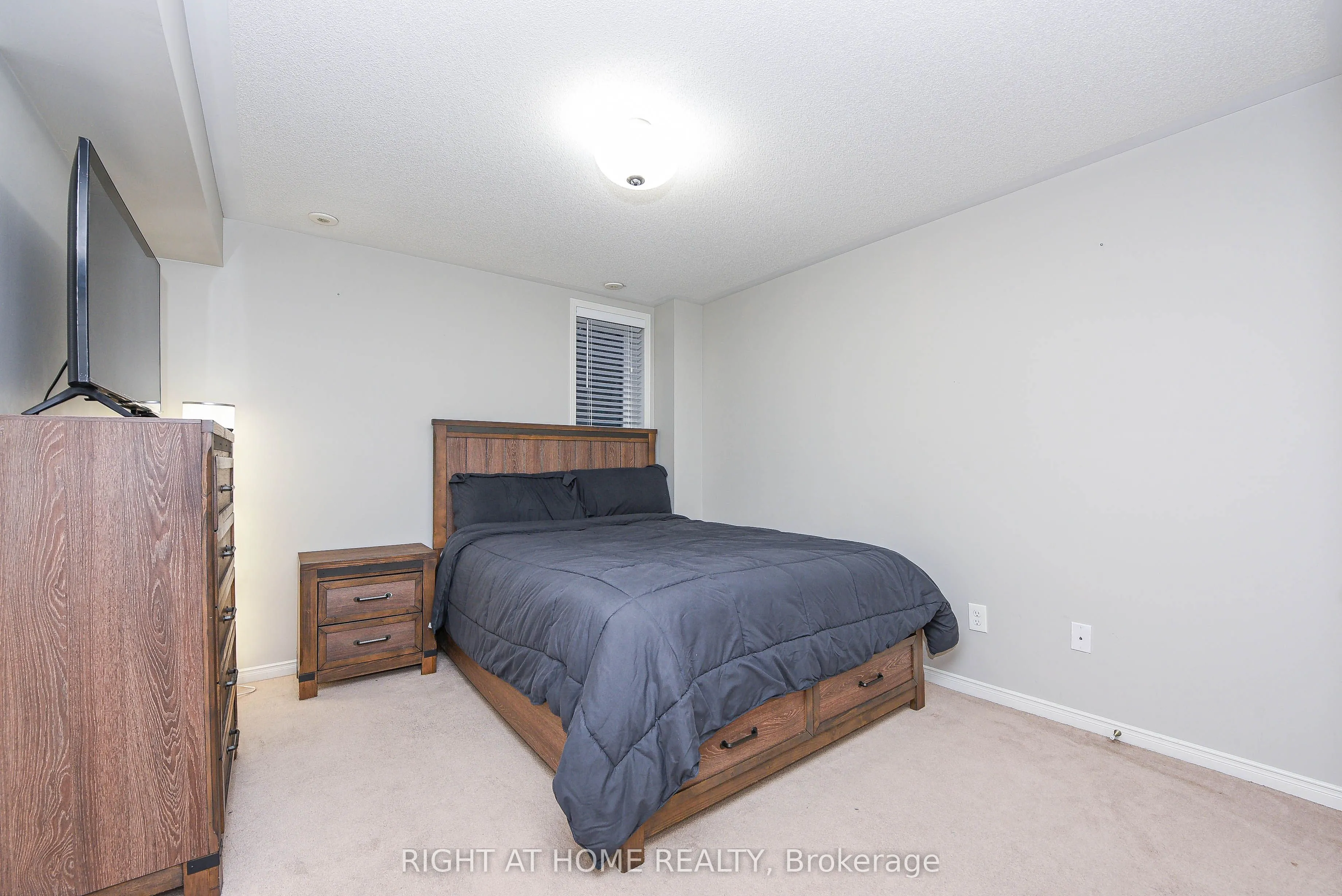 3335 Thomas Street, #13