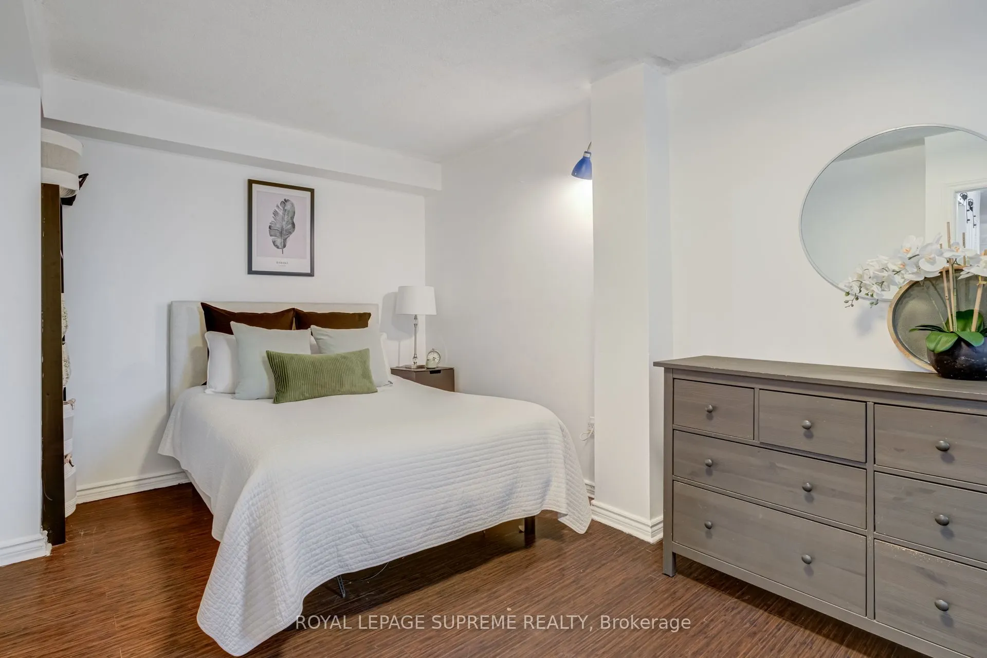 541 Blackthorn Avenue, #206