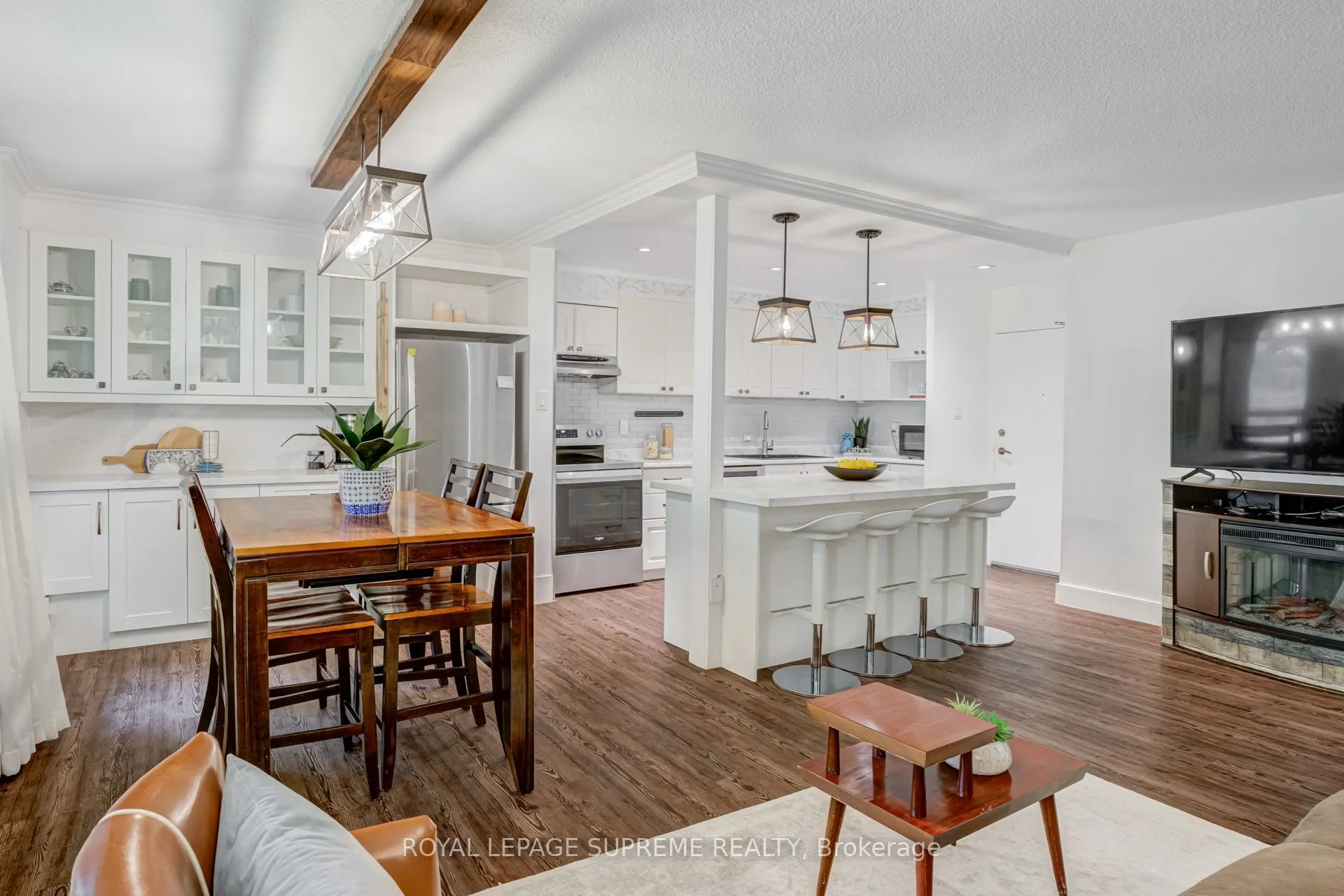 541 Blackthorn Avenue, #206