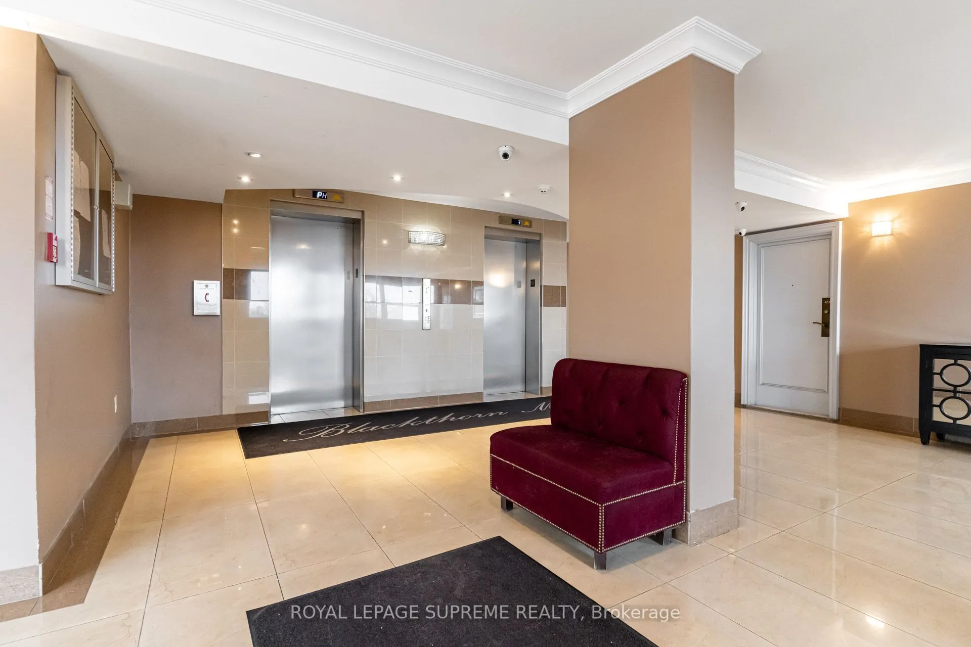 541 Blackthorn Avenue, #206
