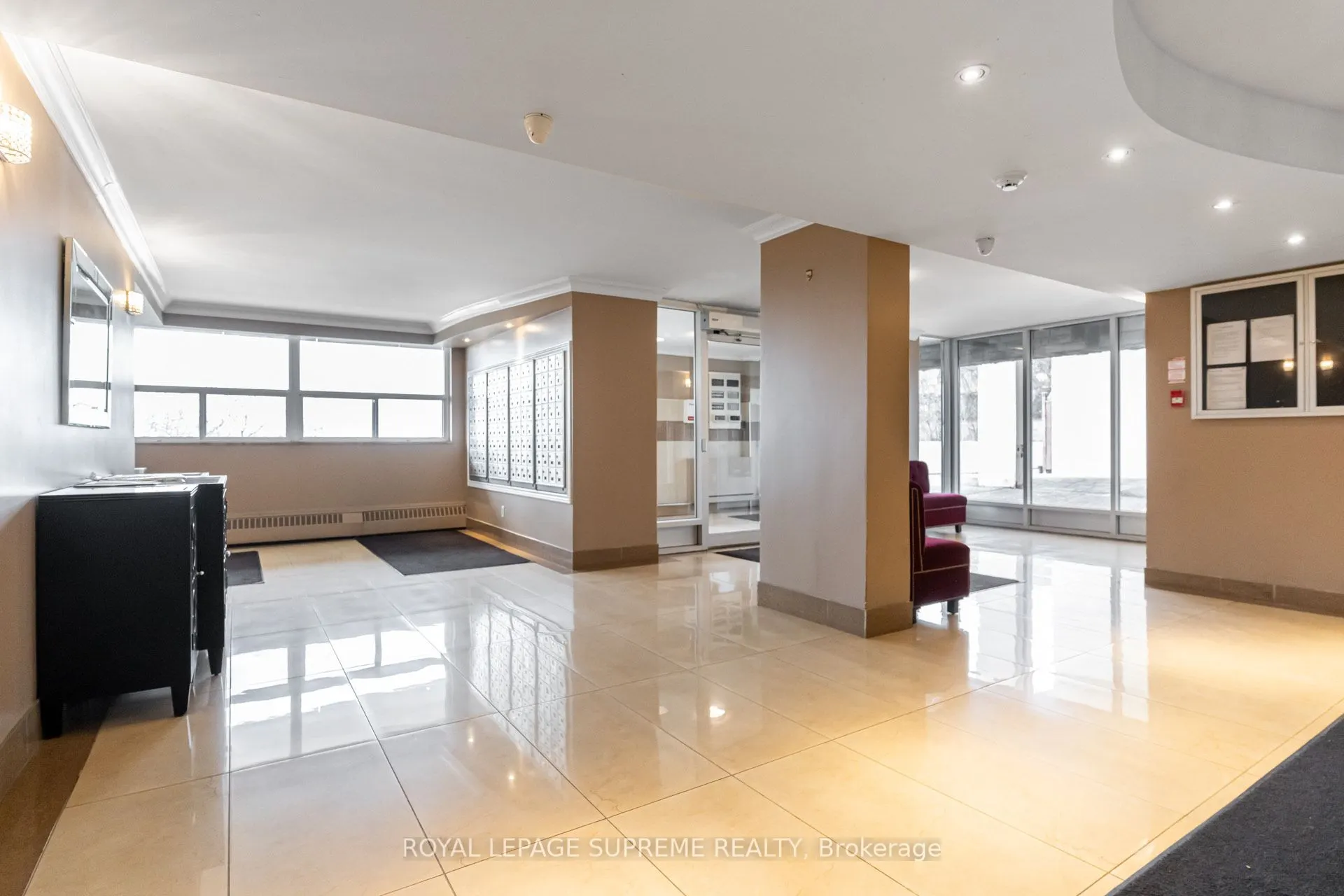 541 Blackthorn Avenue, #206