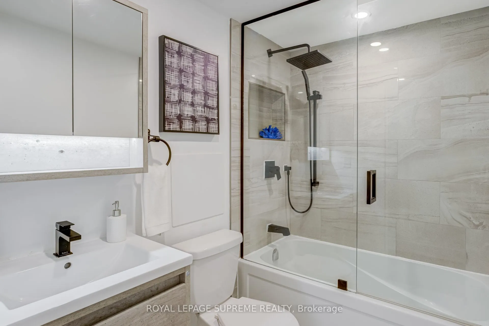 541 Blackthorn Avenue, #206