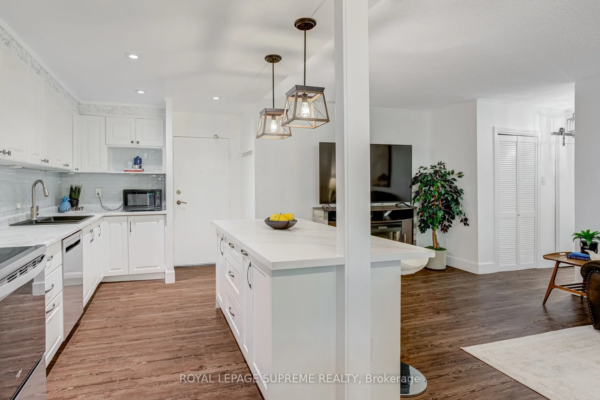 541 Blackthorn Avenue, #206