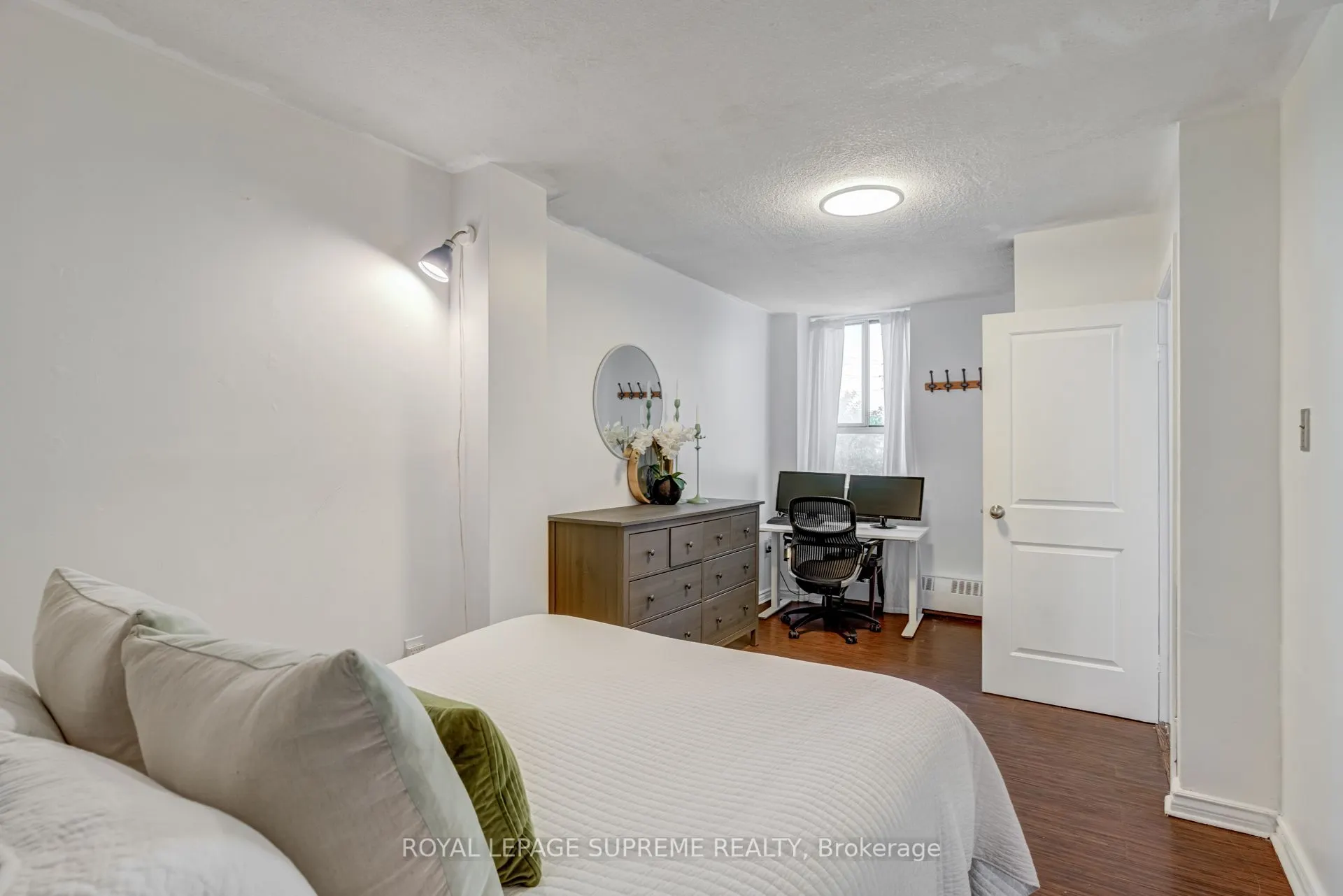 541 Blackthorn Avenue, #206