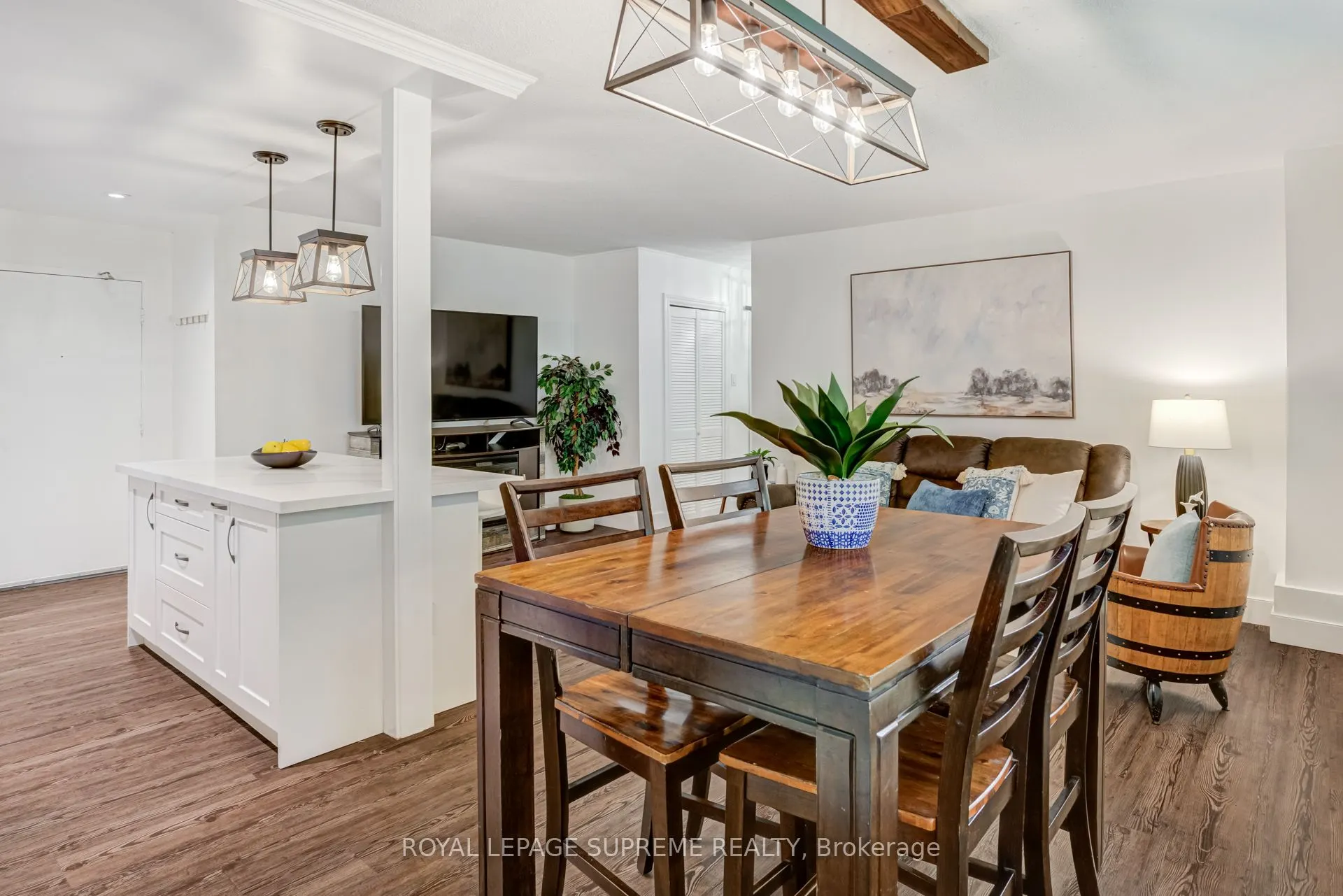 541 Blackthorn Avenue, #206