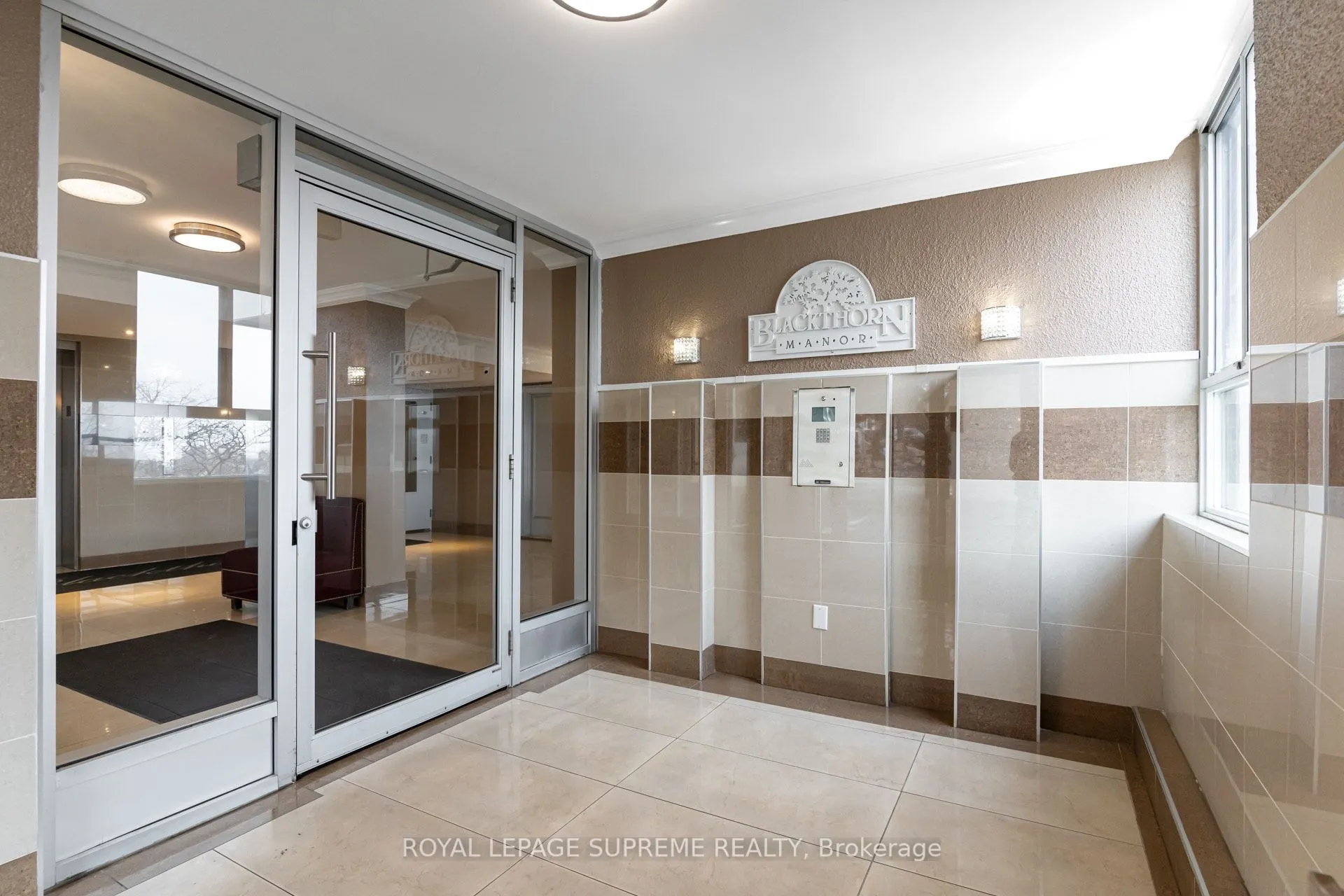 541 Blackthorn Avenue, #206