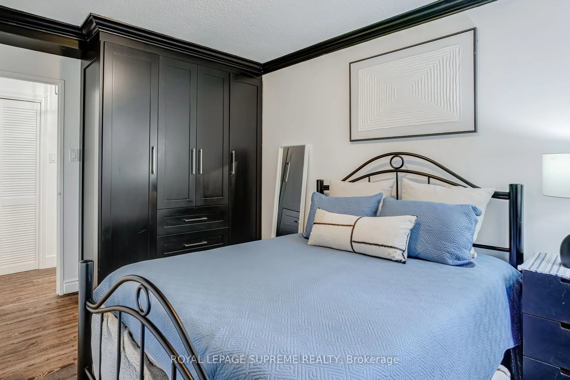 541 Blackthorn Avenue, #206