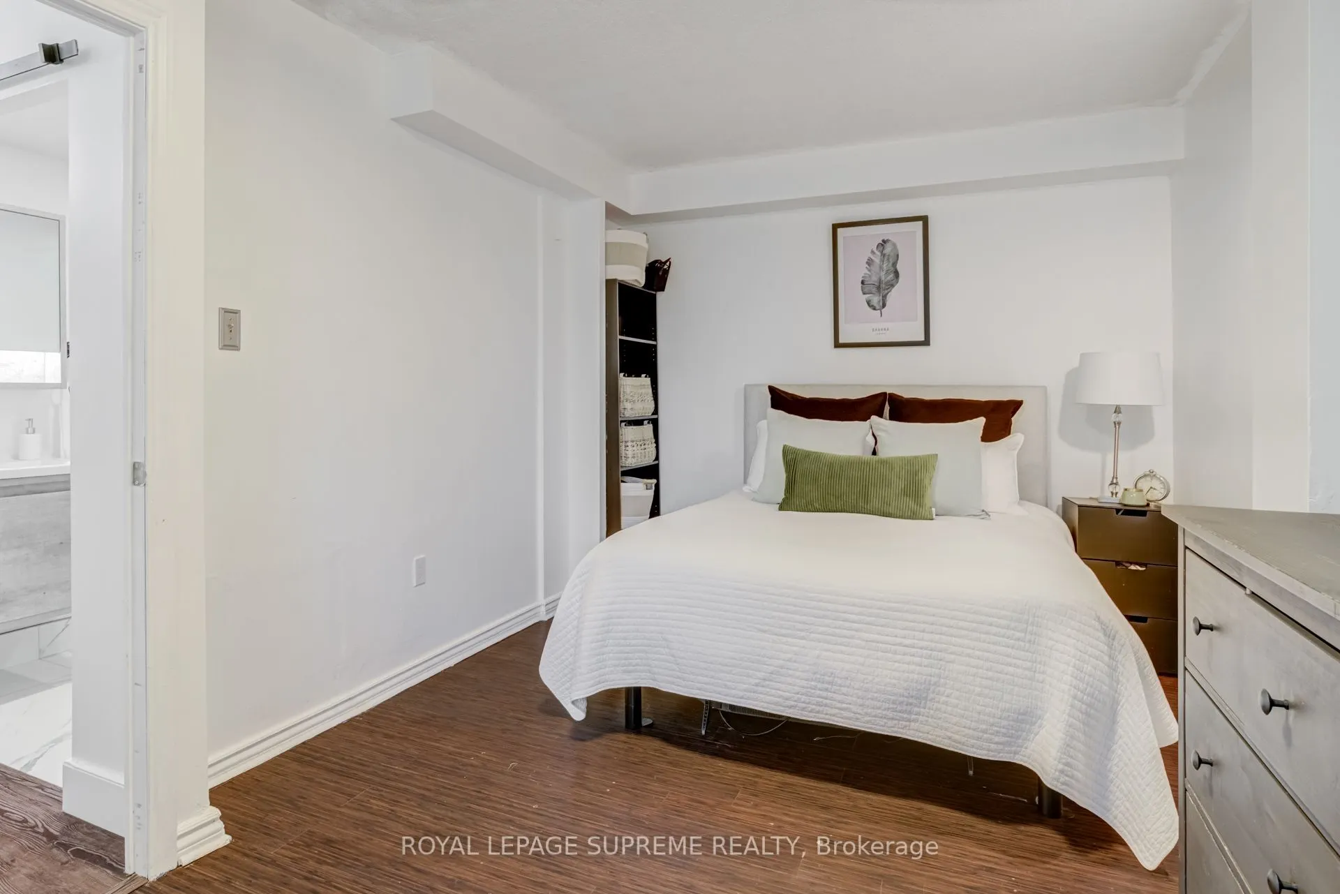 541 Blackthorn Avenue, #206