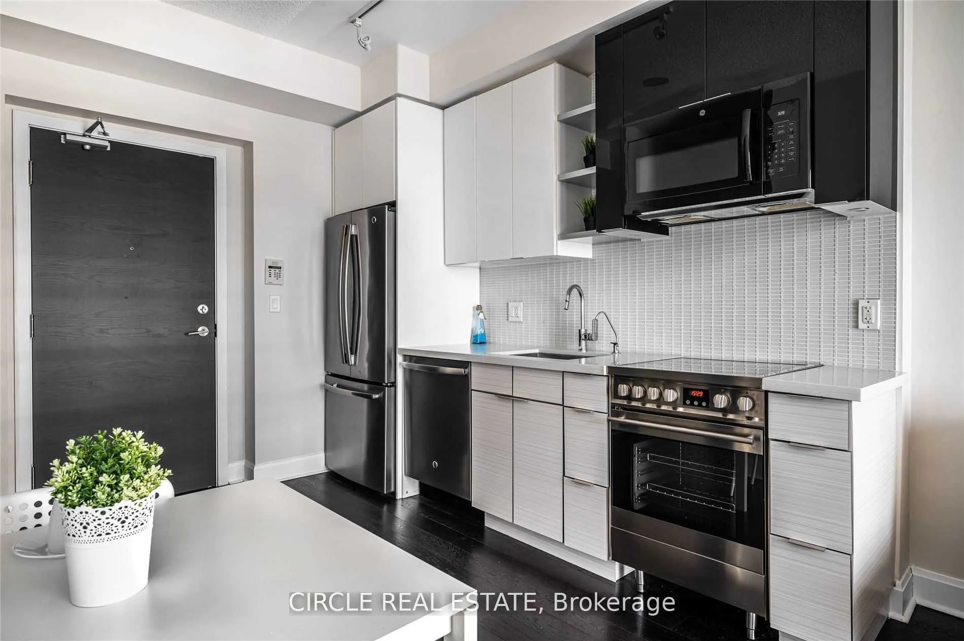 33 Shore Breeze Drive, #1806