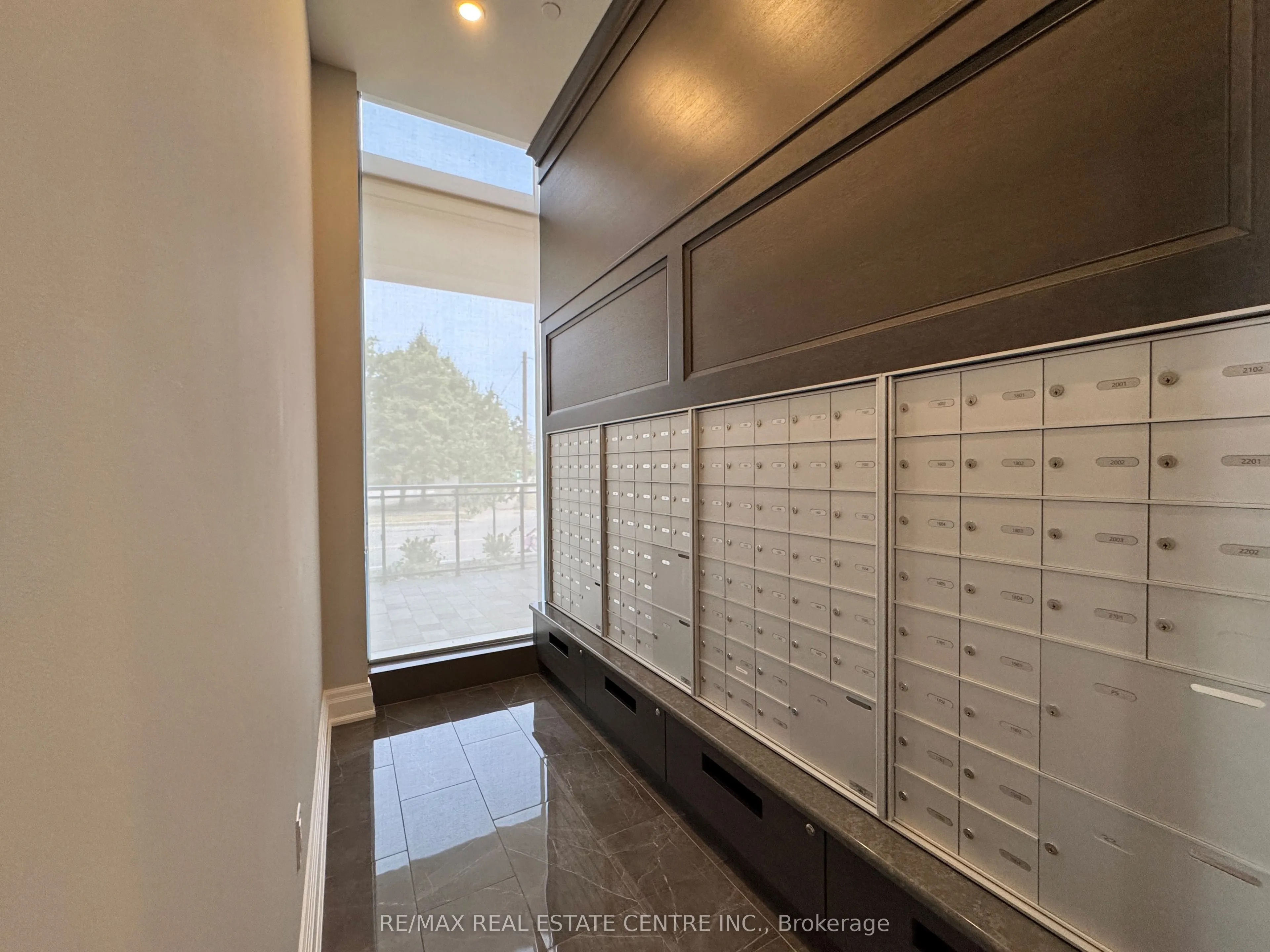 2060 Lakeshore Road, #405