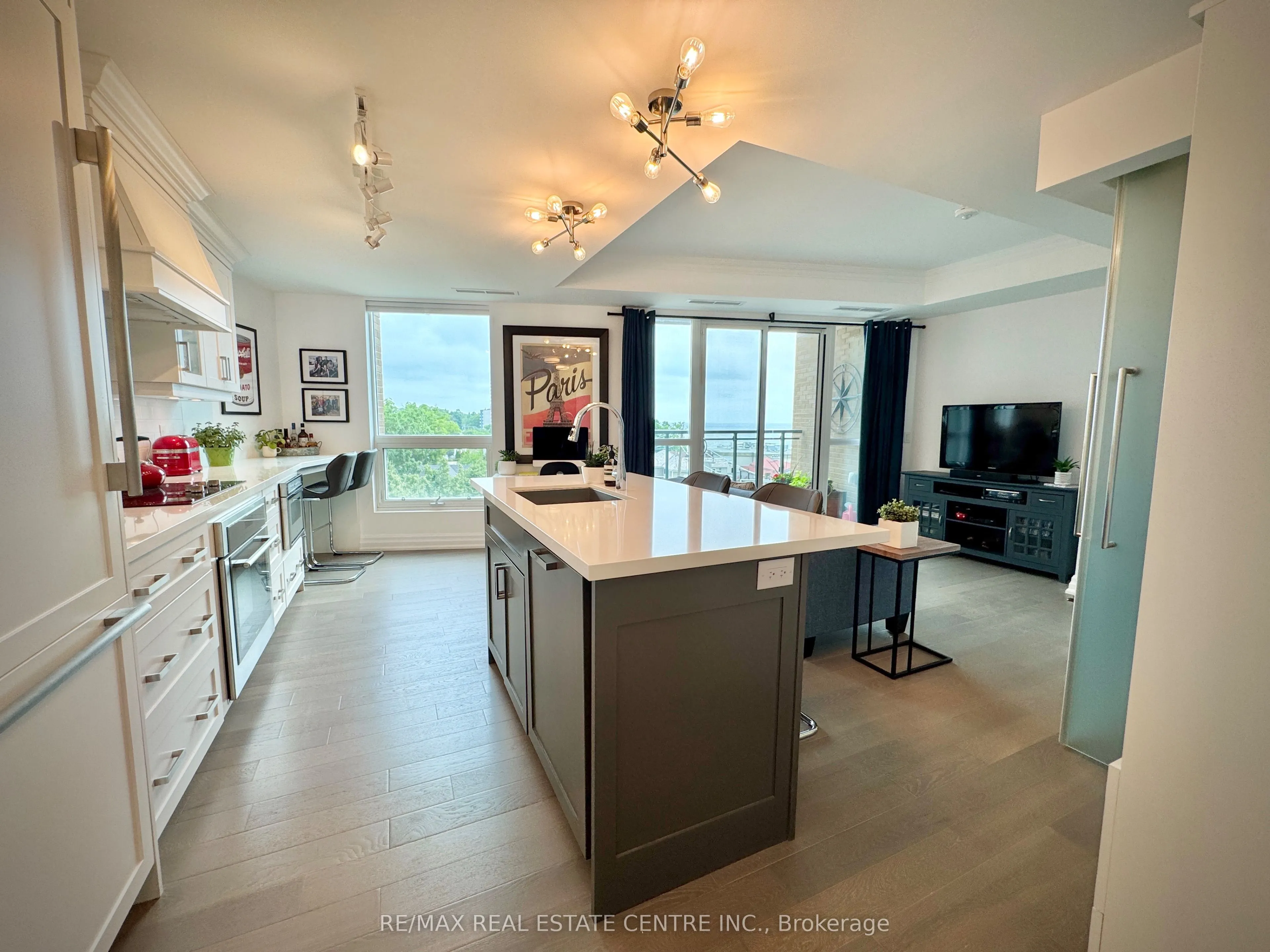 2060 Lakeshore Road, #405