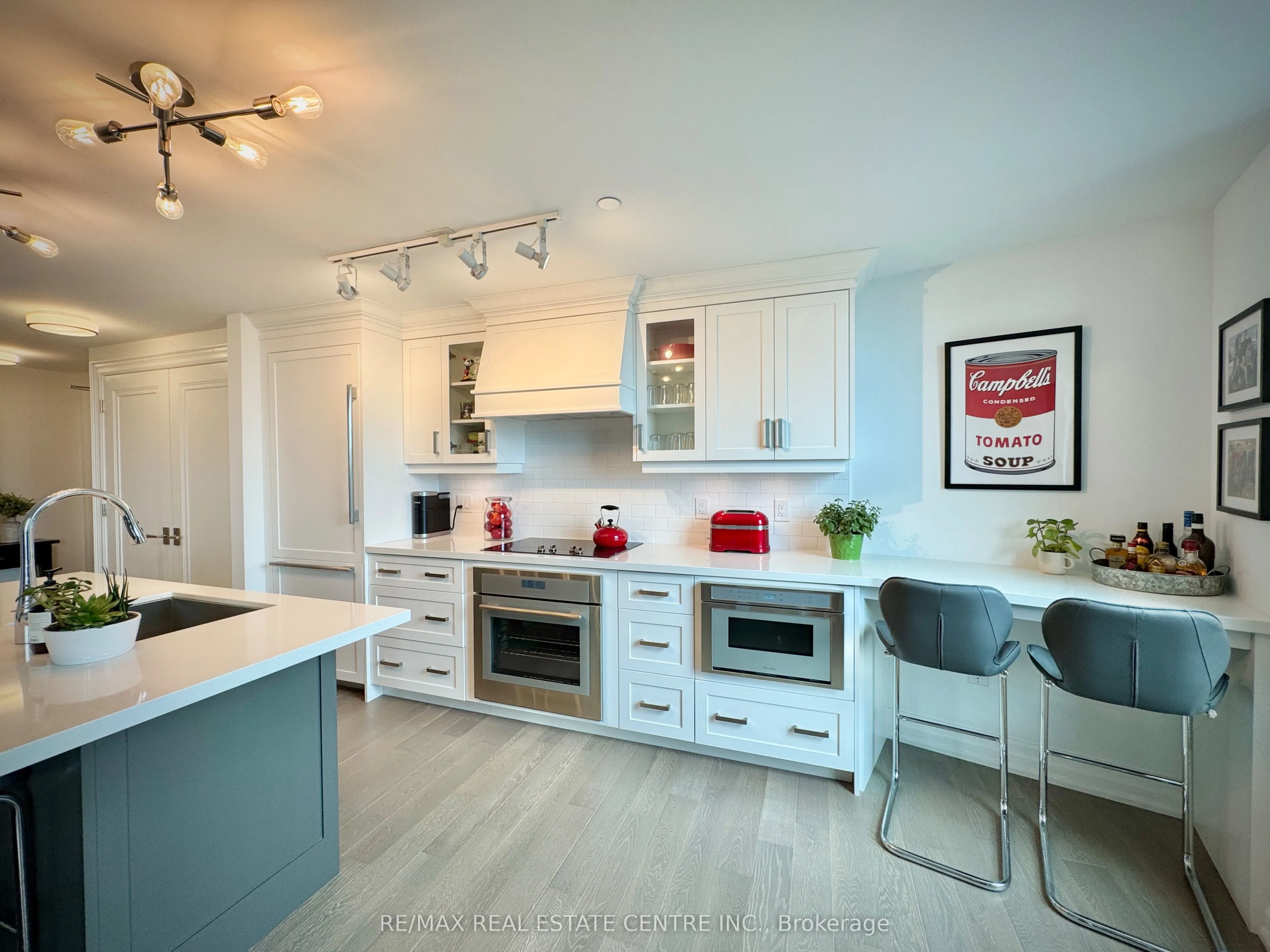 2060 Lakeshore Road, #405