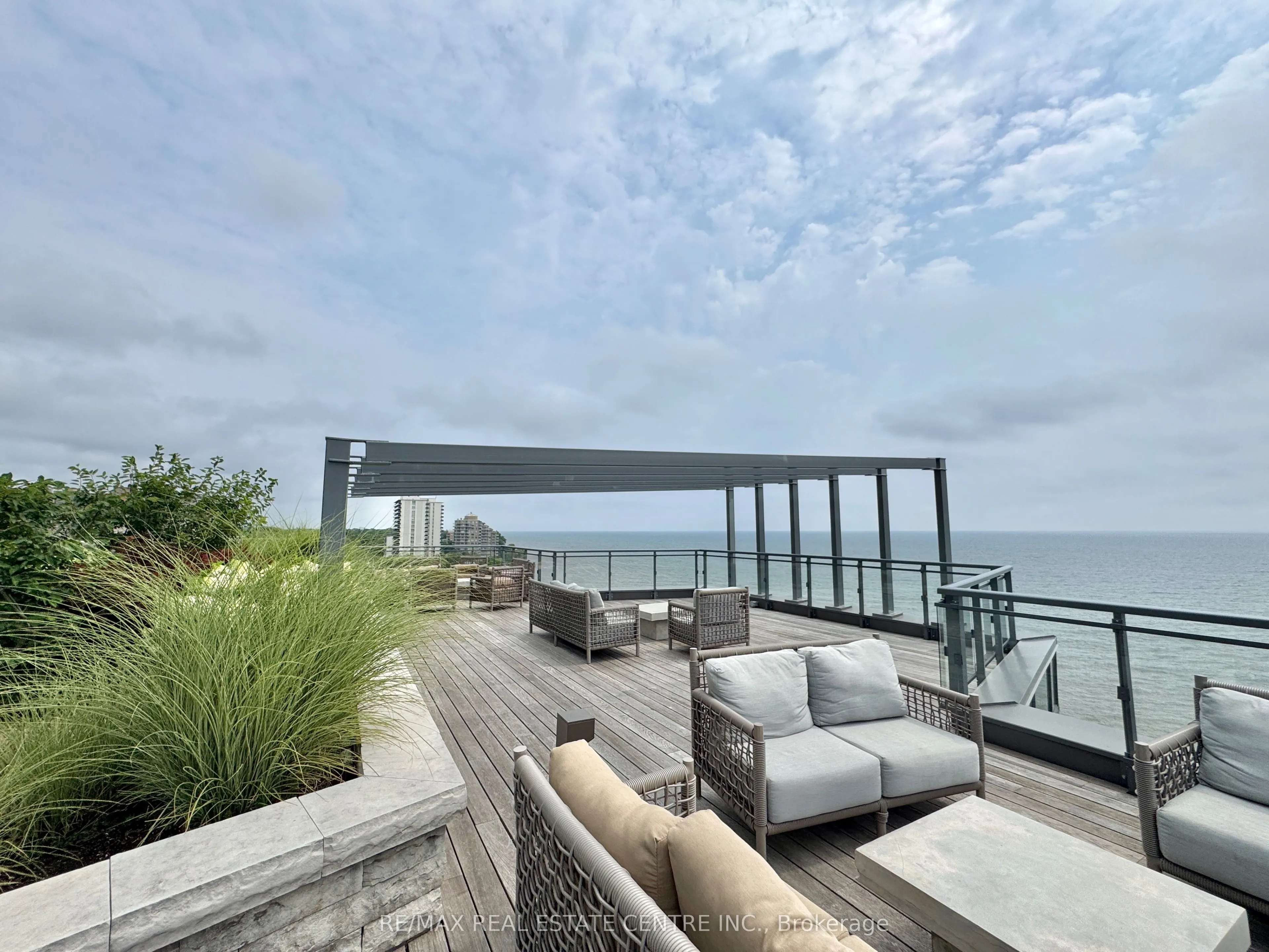 2060 Lakeshore Road, #405