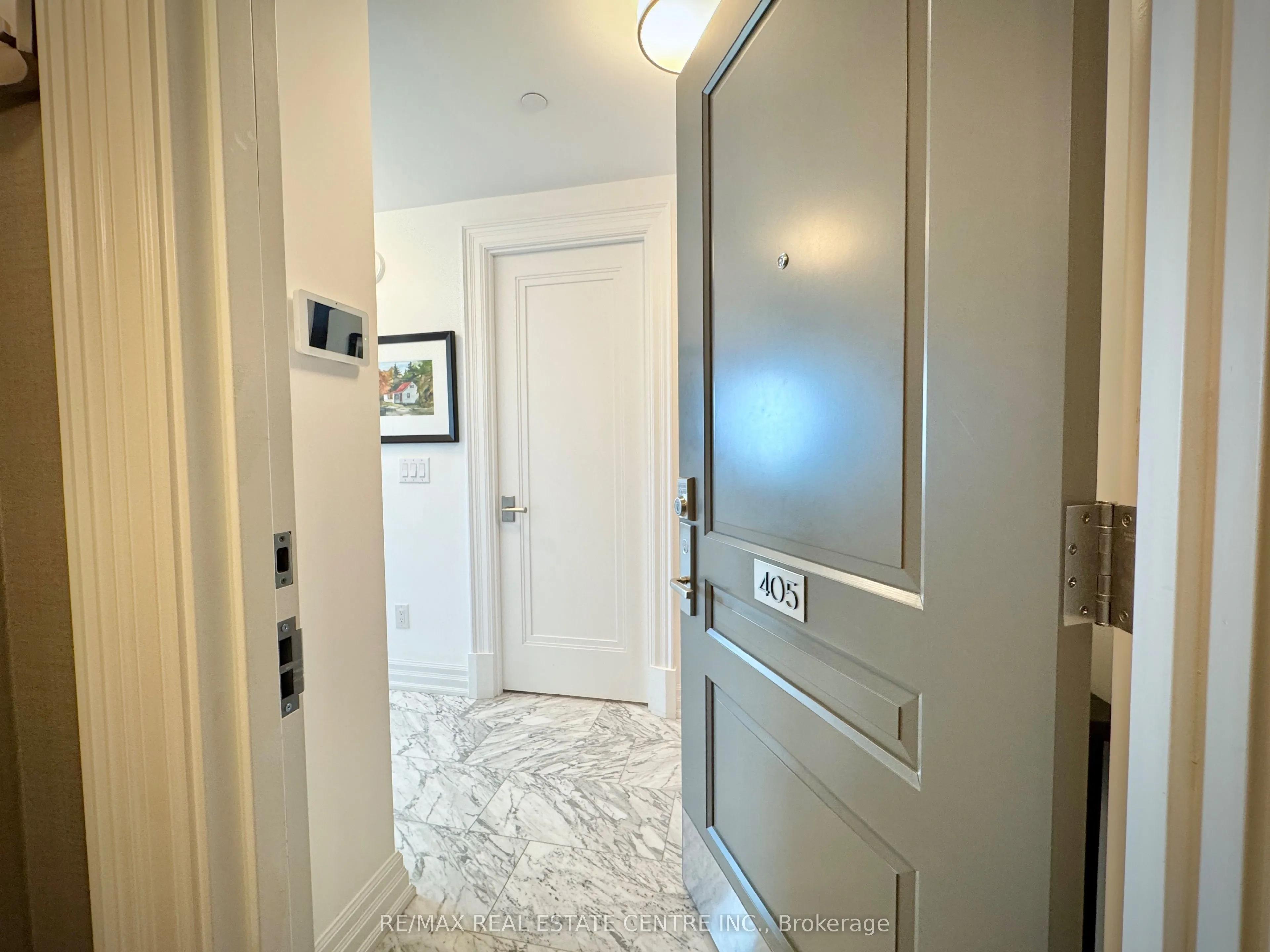 2060 Lakeshore Road, #405