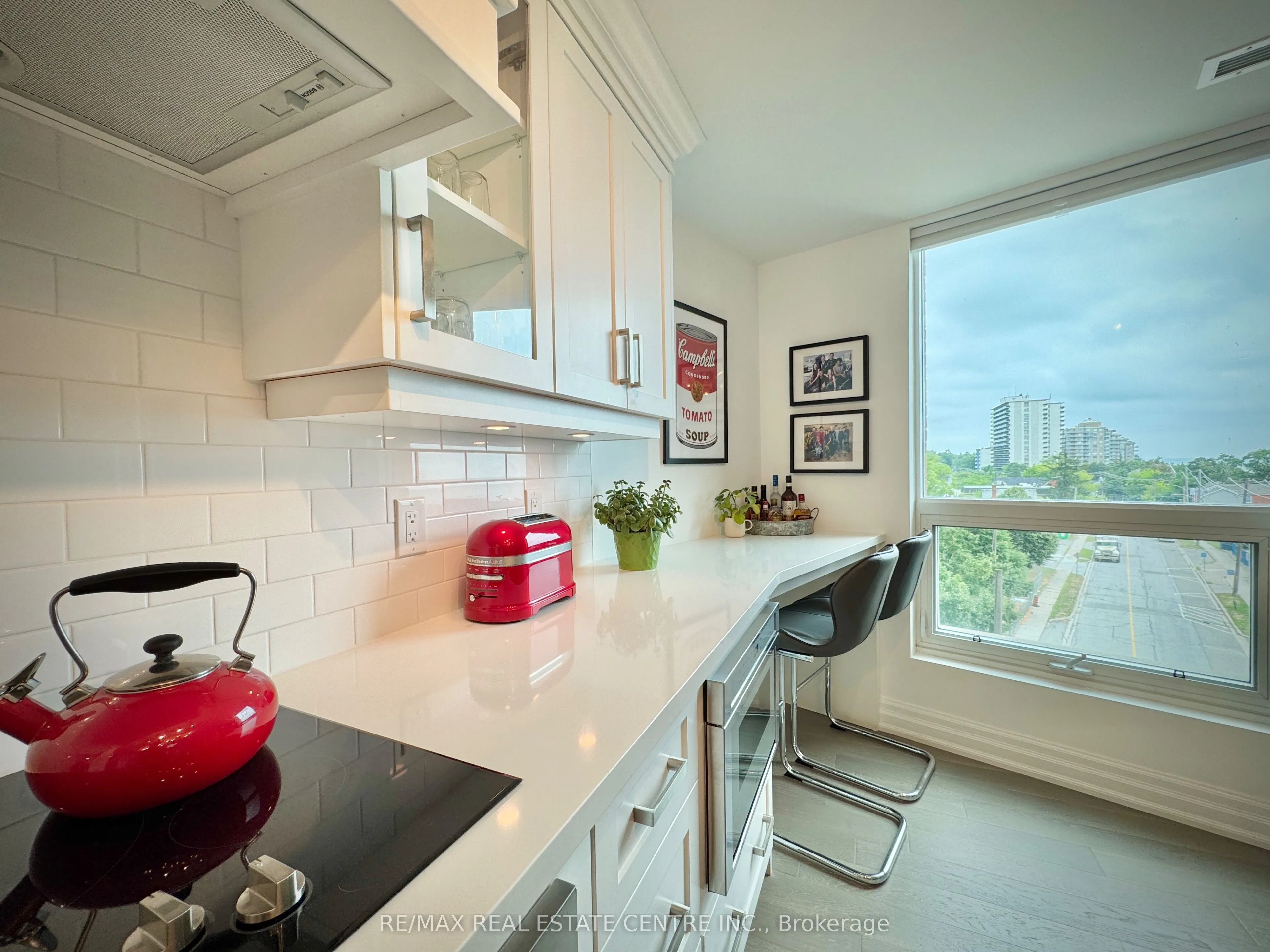 2060 Lakeshore Road, #405