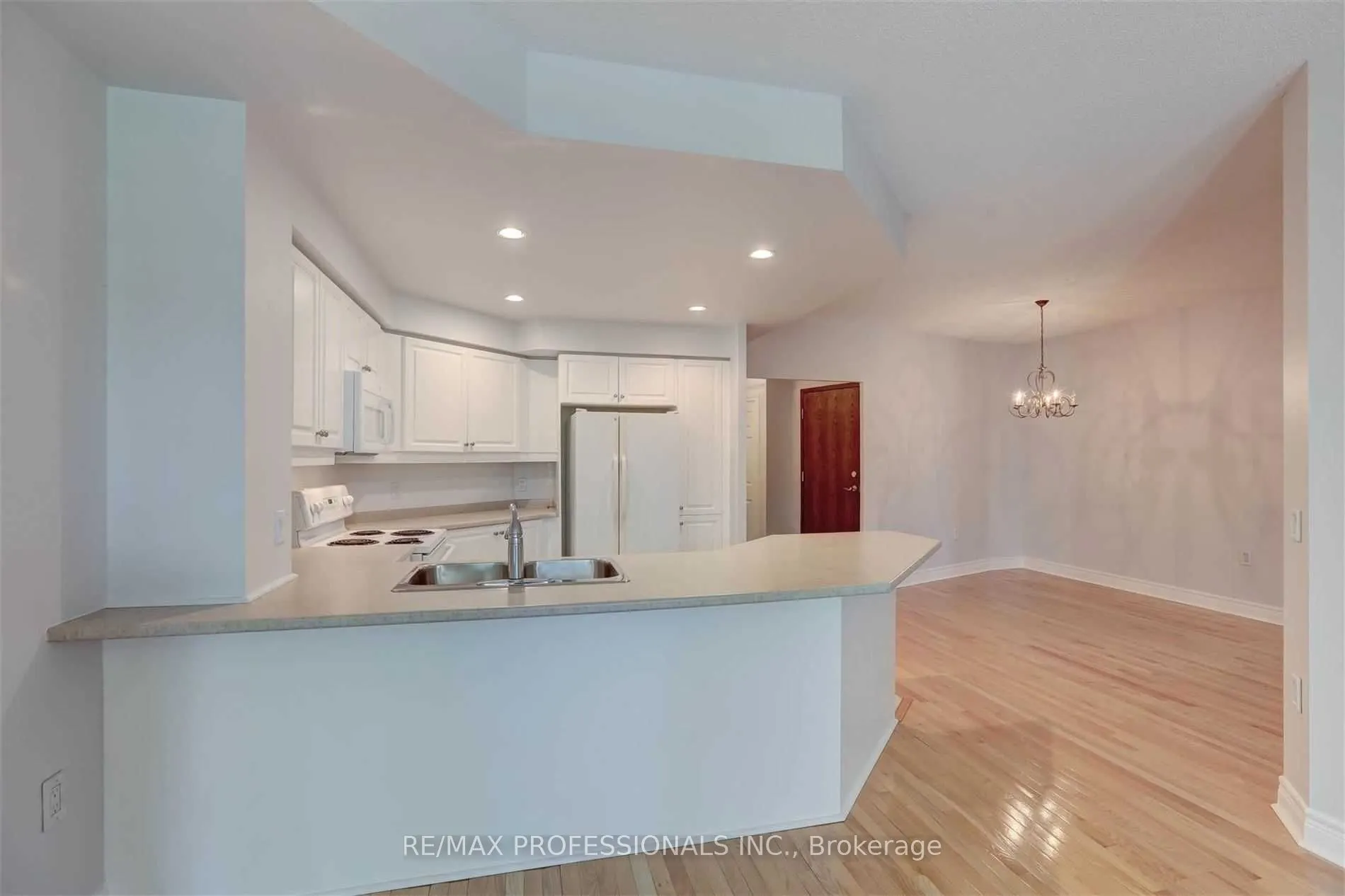 10 Old Mill Trail, #305