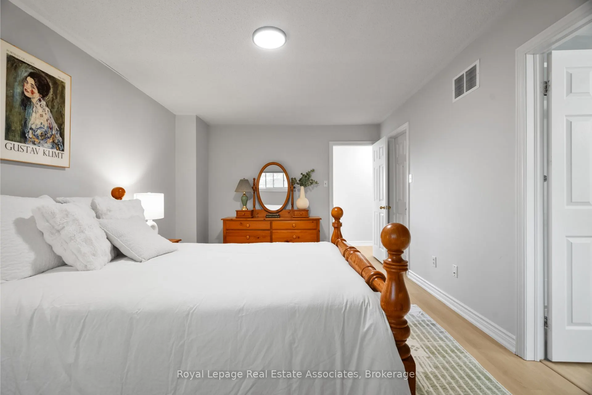 3439 Mulcaster Road